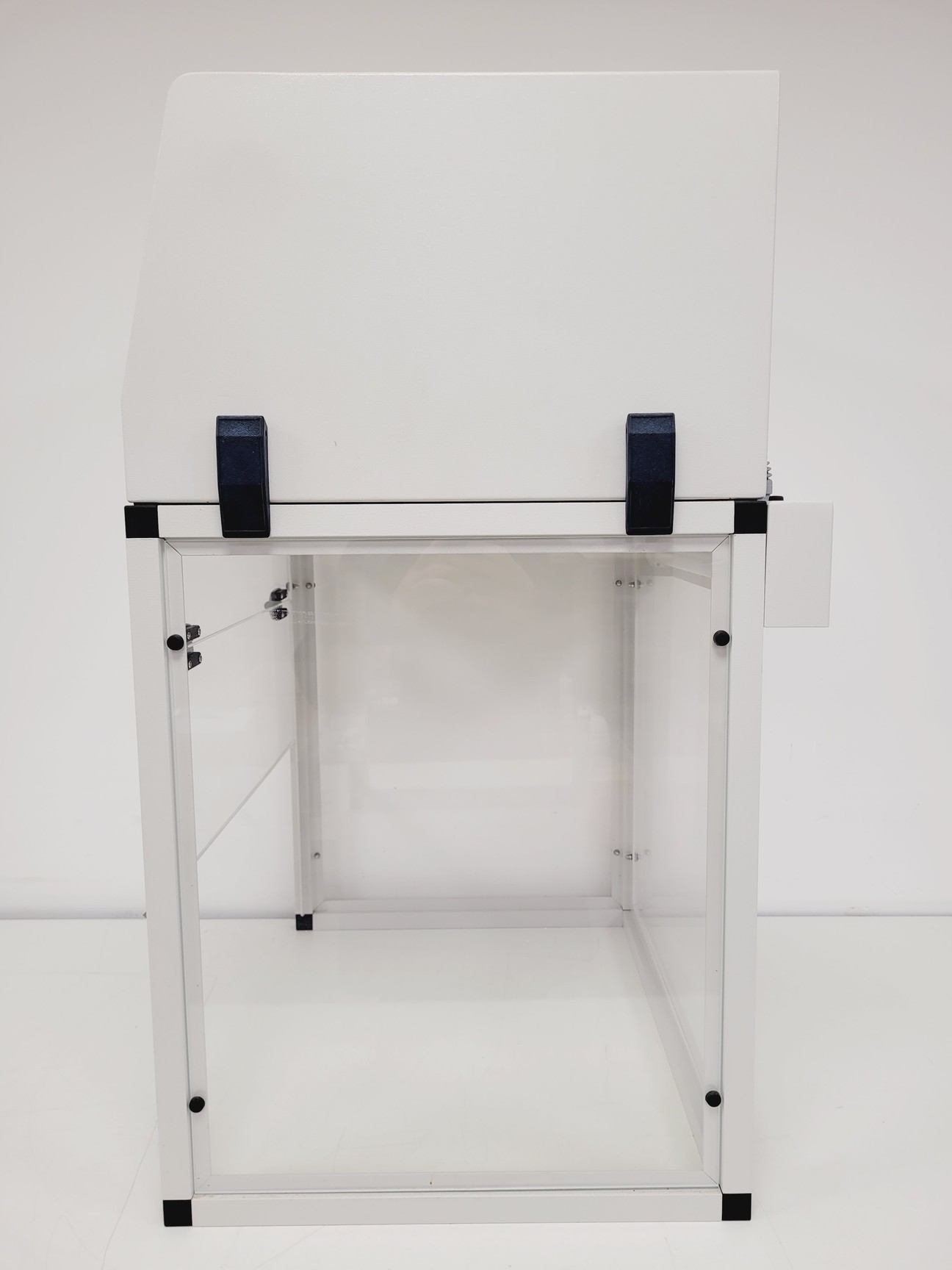 Image of Labcaire VLF6 Vertial Laminar Flow Cabinet Lab