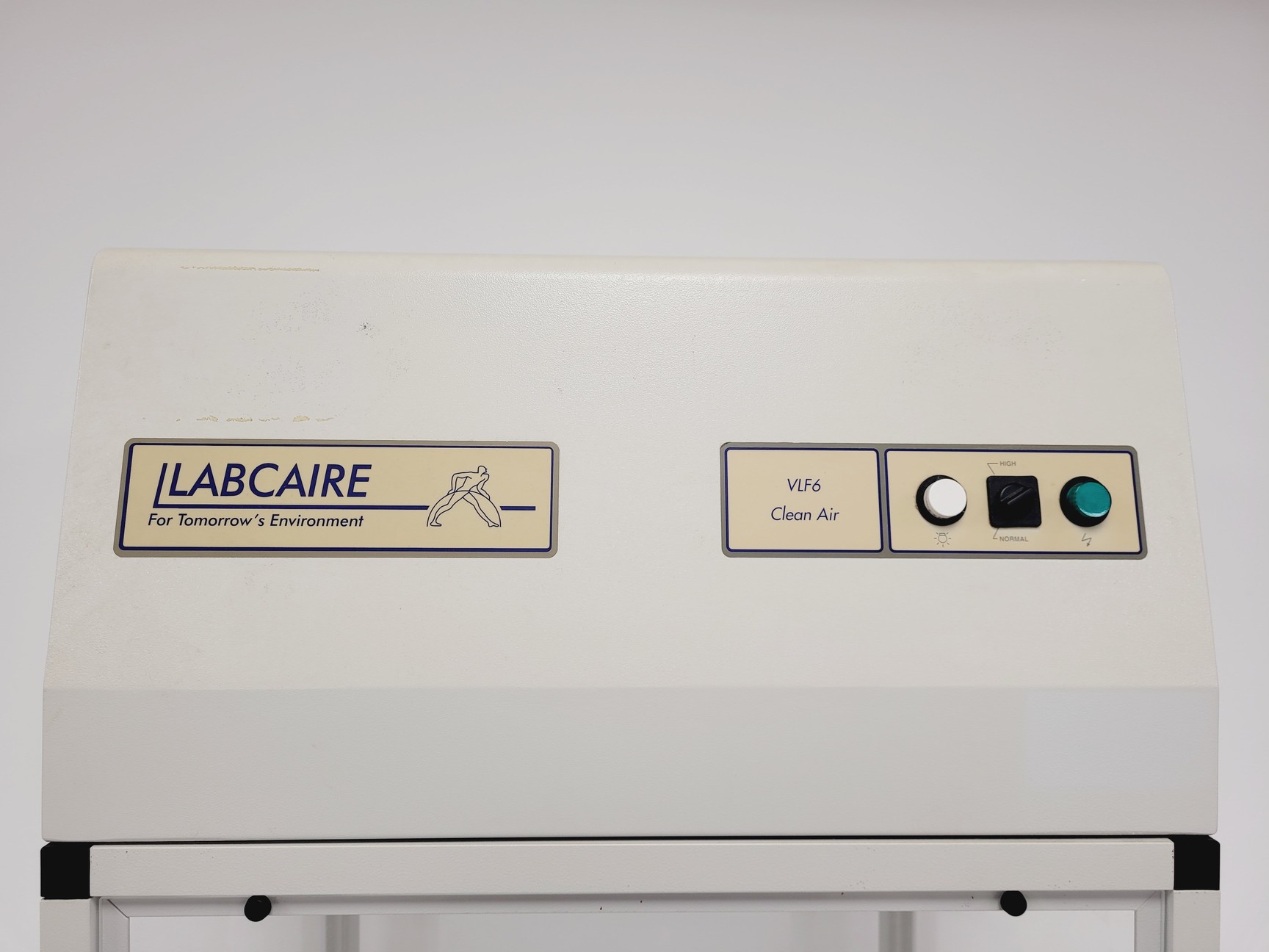 Image of Labcaire VLF6 Vertial Laminar Flow Cabinet Lab