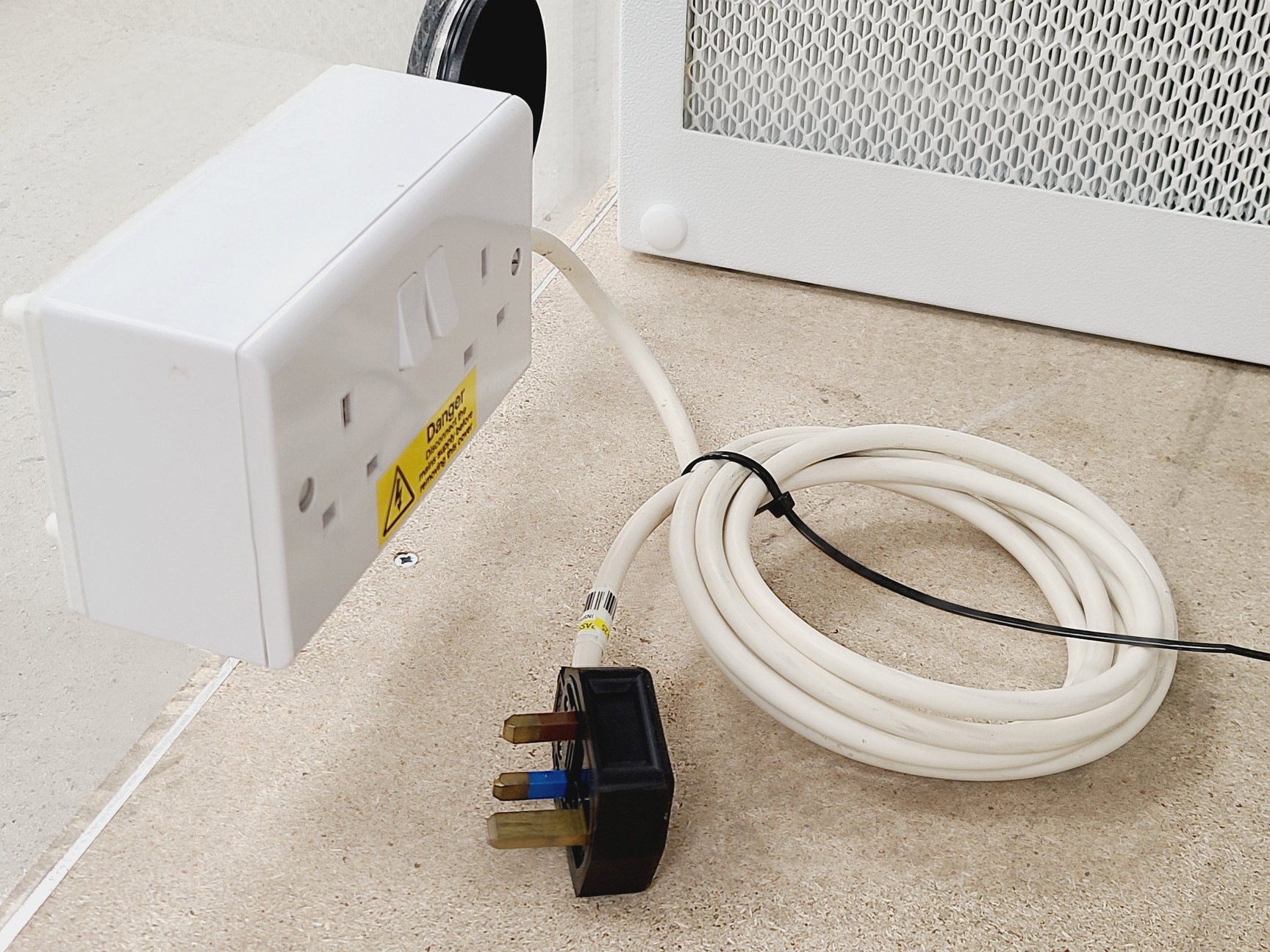 Image of Bigneat HLFP 1.5 Horizontal Laminar Flow Cabinet 150x76x116 cm Lab