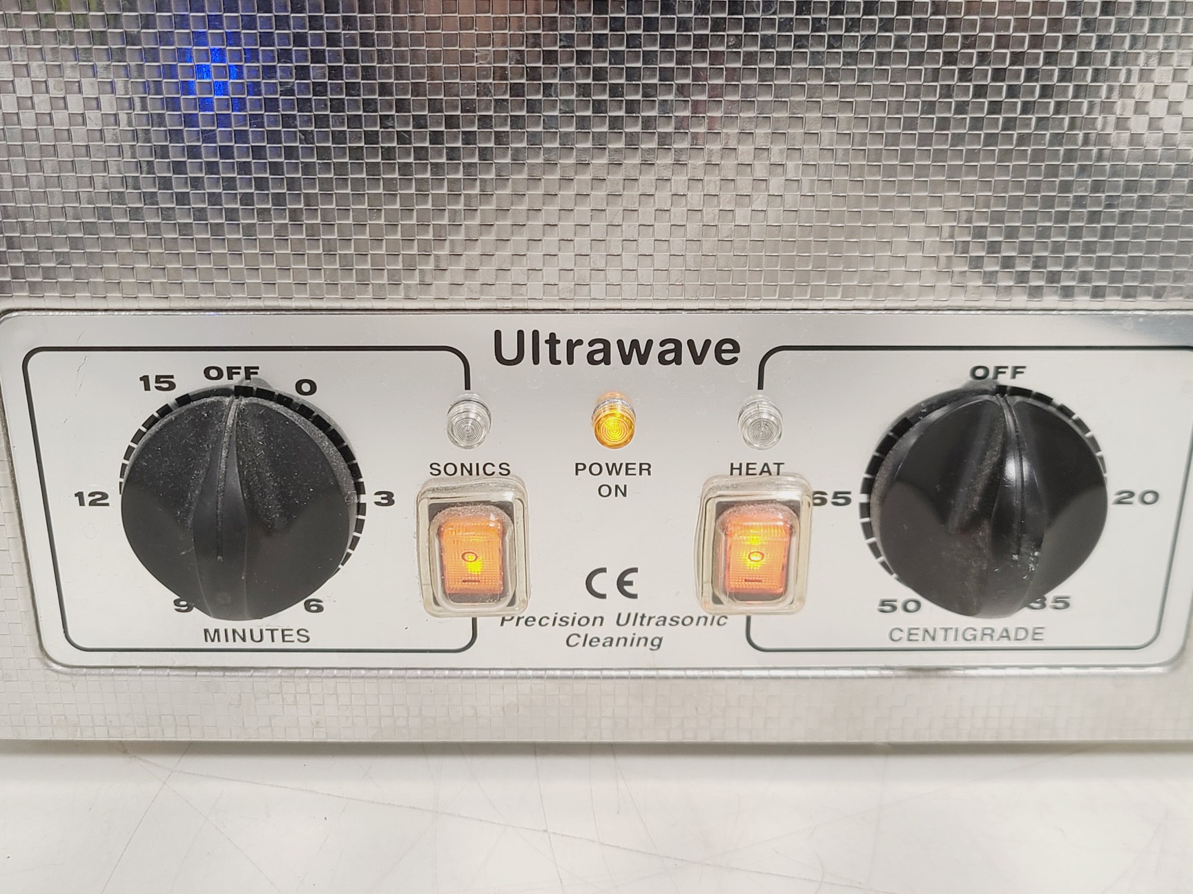 Image of Ultrawave U300H Ultrasonic Water Bath 2.5 Litre 