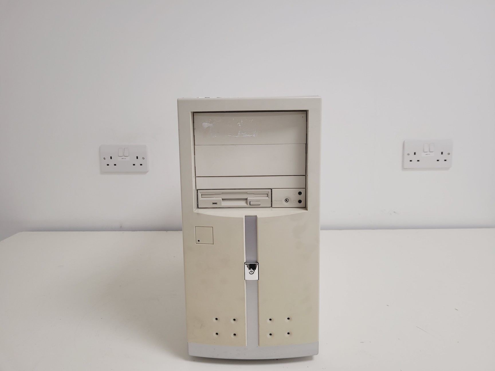 Image of Micromass Maldi Micro MX with Mass Lynx software