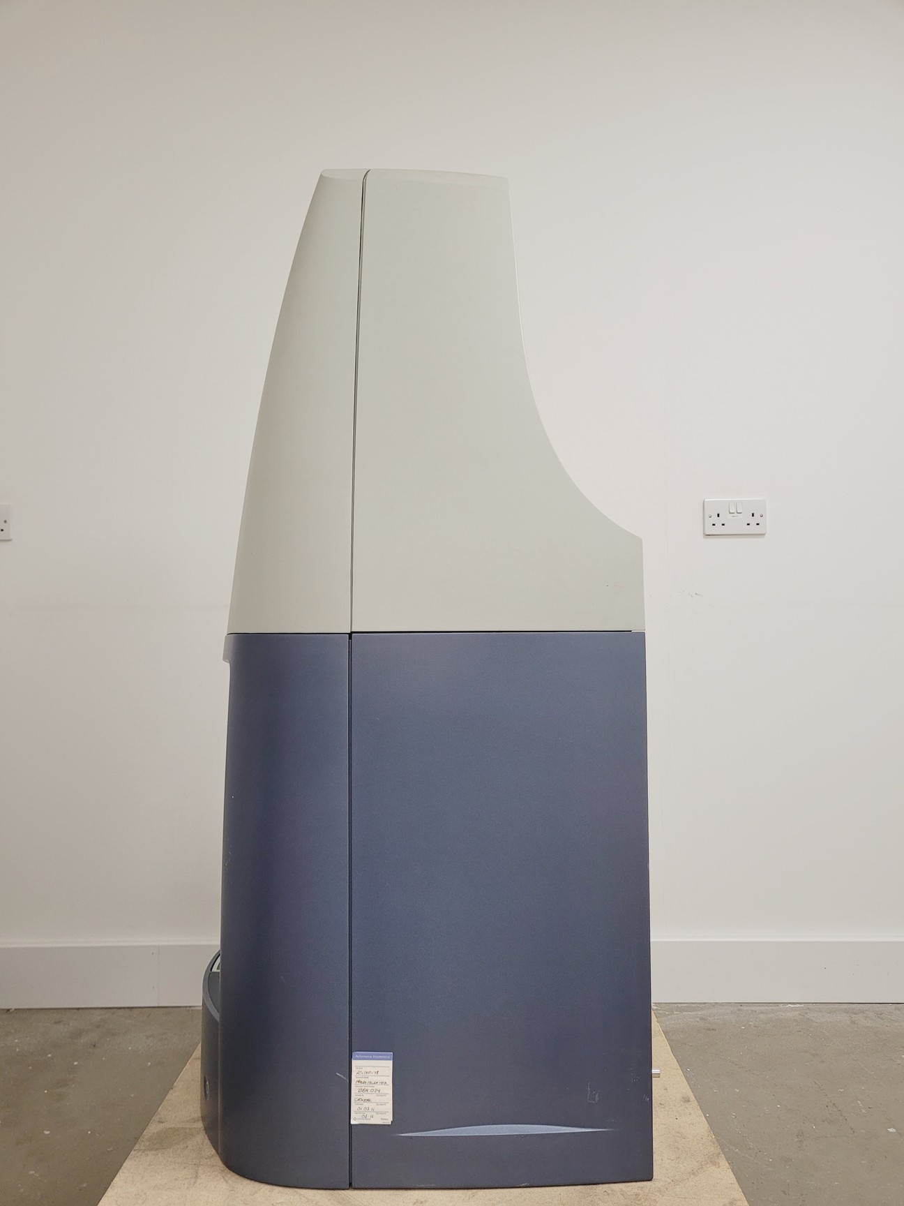 Image of Micromass Maldi Micro MX with Mass Lynx software