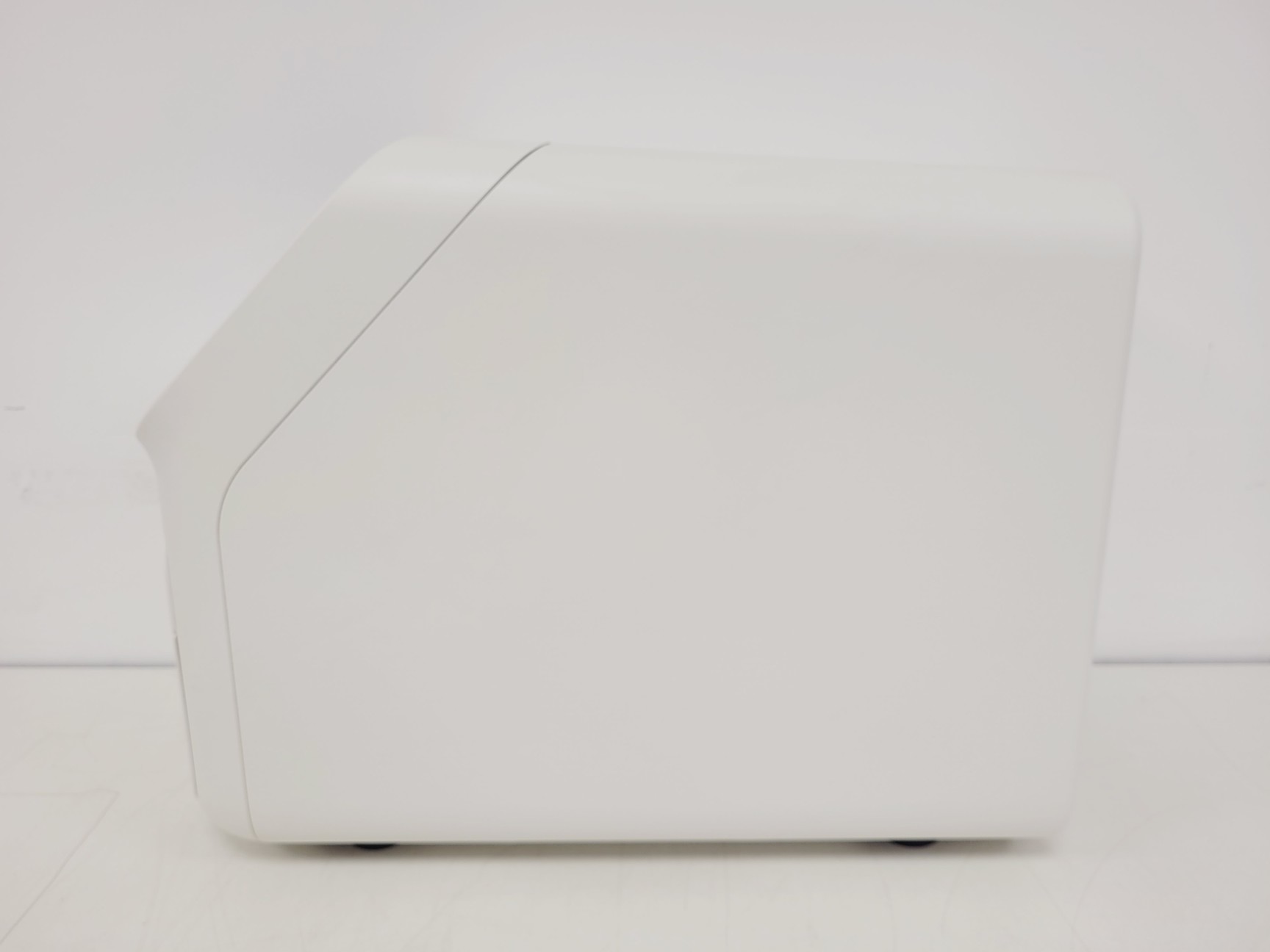 Image of Applied Biosystems QuantStudio 5 RT-PCR 96-Well 2020 0.1mL Block W/ Dell Laptop