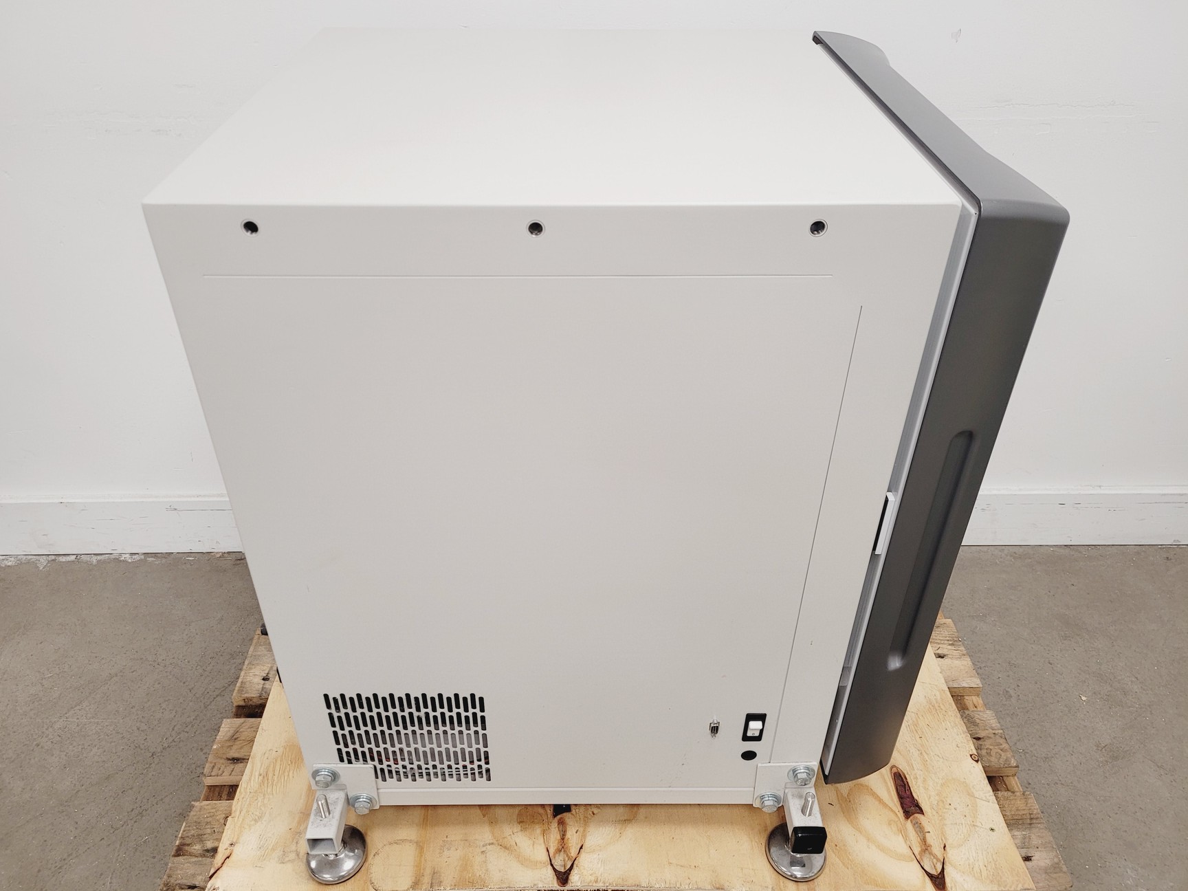 Image of New Brunswick Innova 42R Floorstanding Shaking Incubator Lab