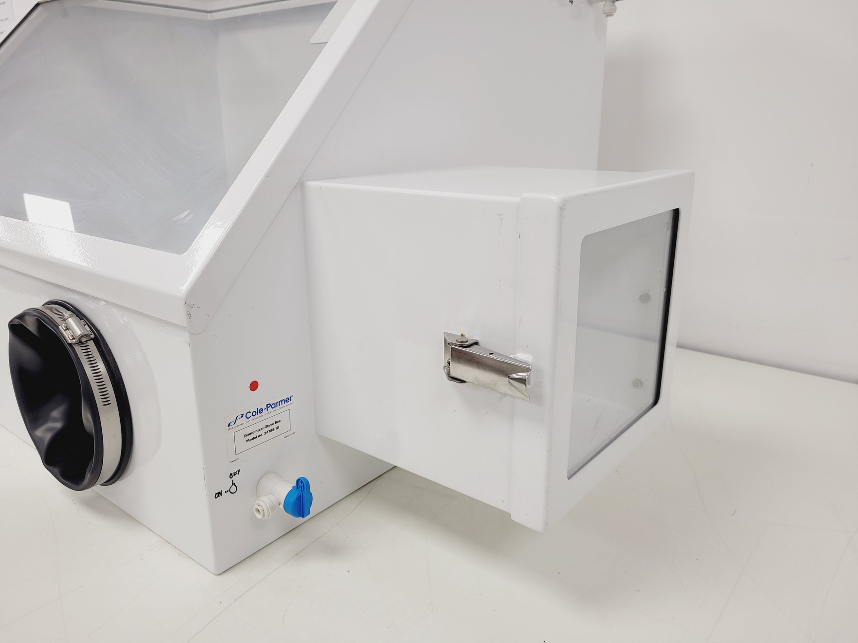 Image of Cole-Parmer 34788-10 Economical Glove Box 101x63x53 cm Lab