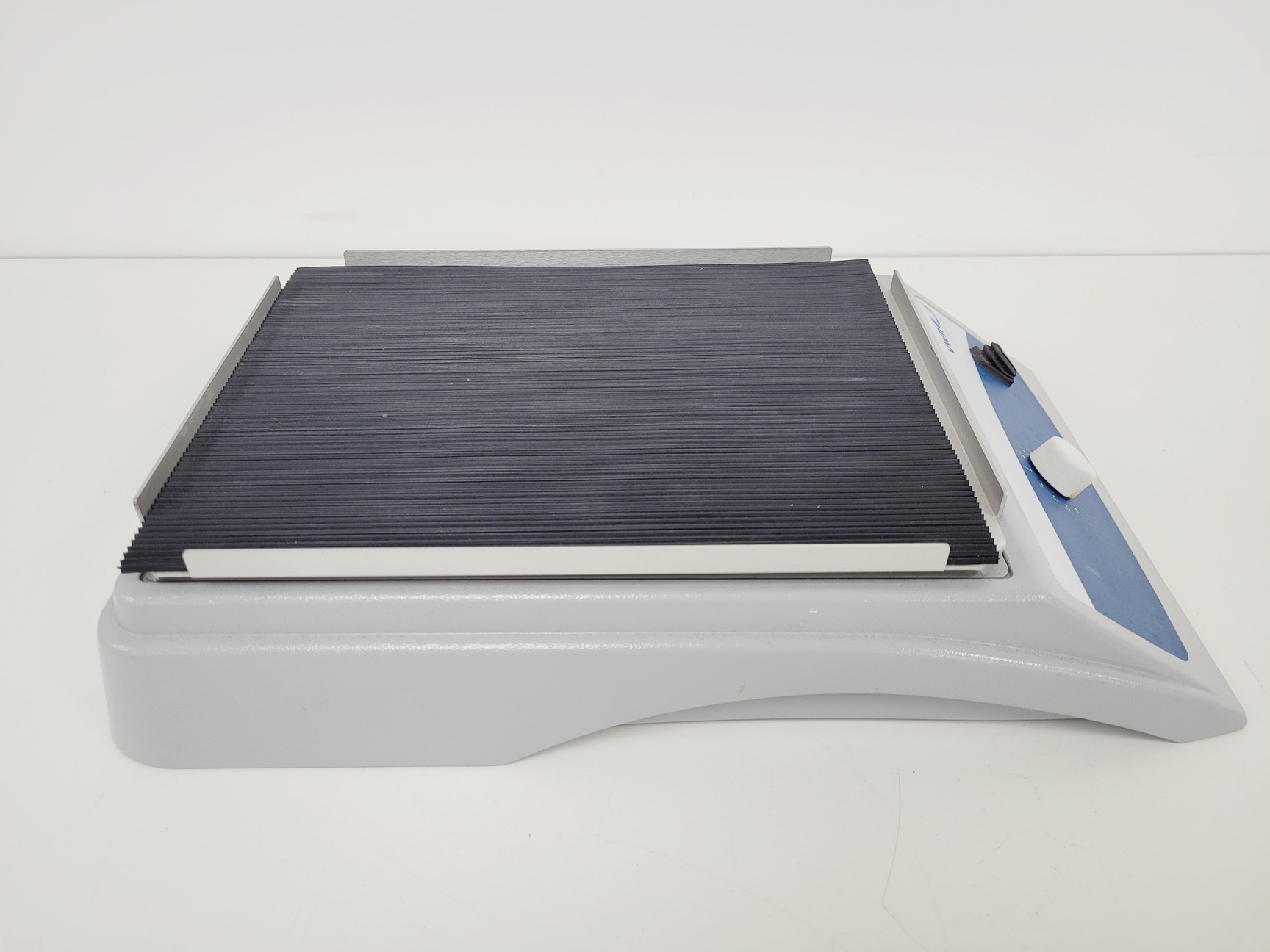 Image of VWR 980121UK STD 1000 Standard Analog Shaker Lab