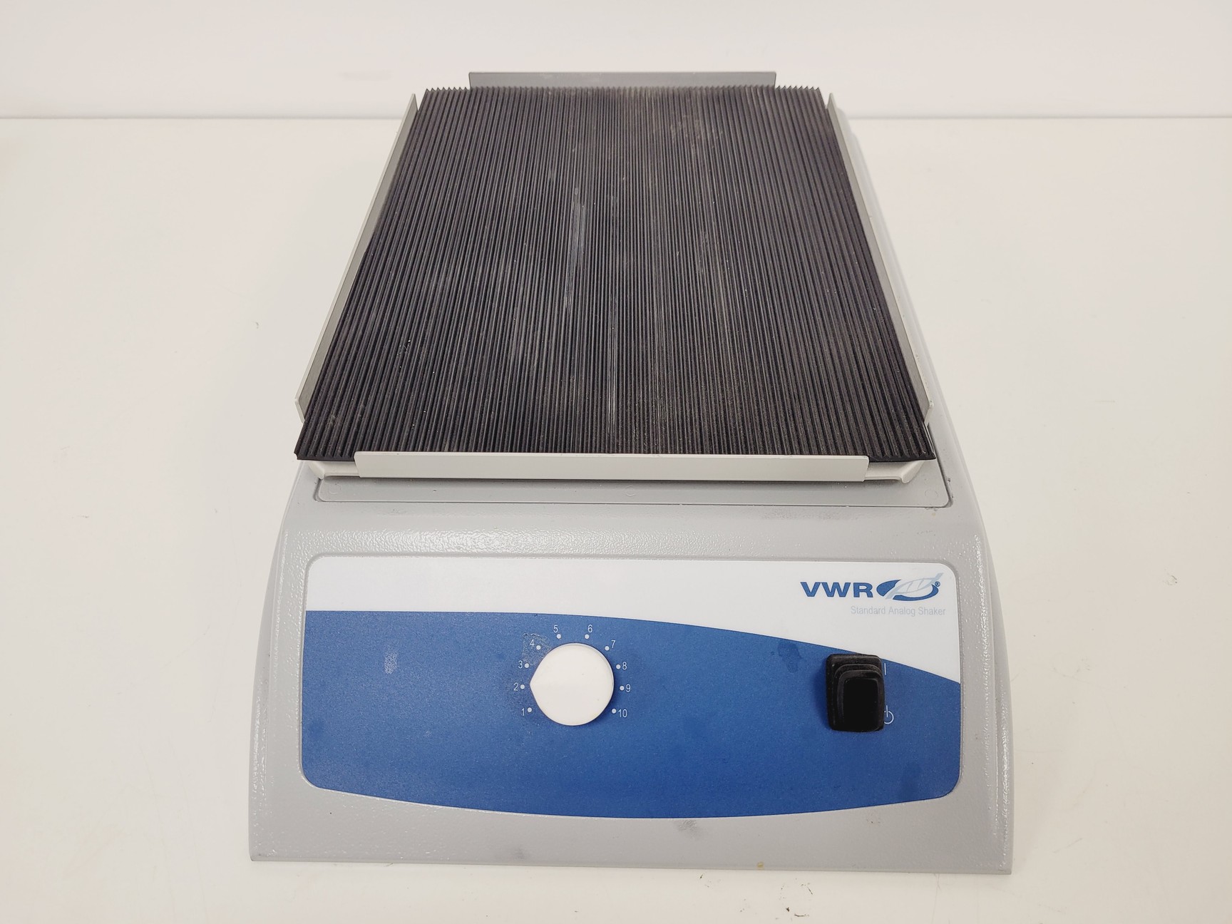 Image of VWR 980121UK STD 1000 Standard Analog Shaker Lab