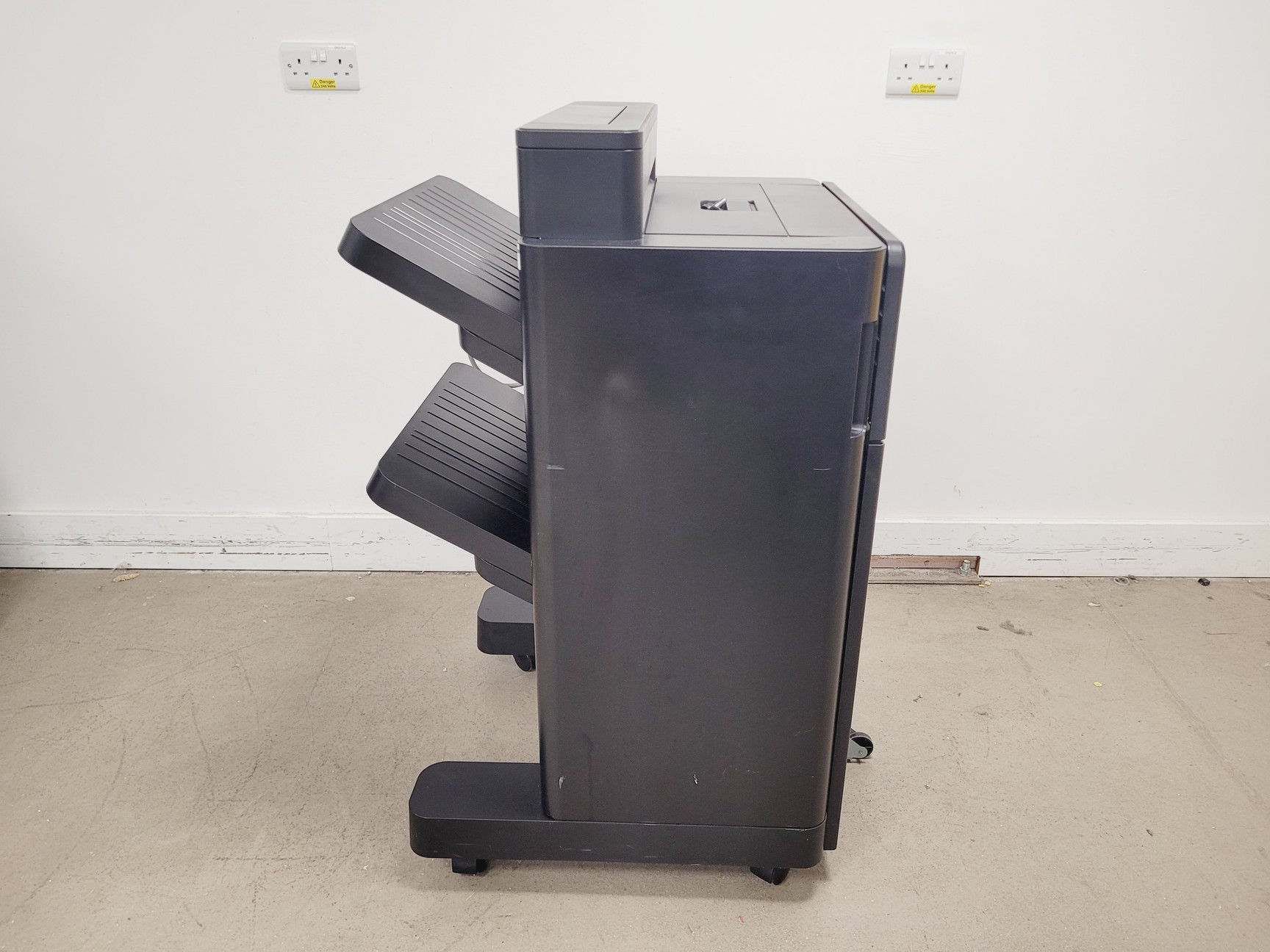 Image of HP Colour Laser Jet Flow MFP M880 Series Printer with A2W80A Sorting Machine