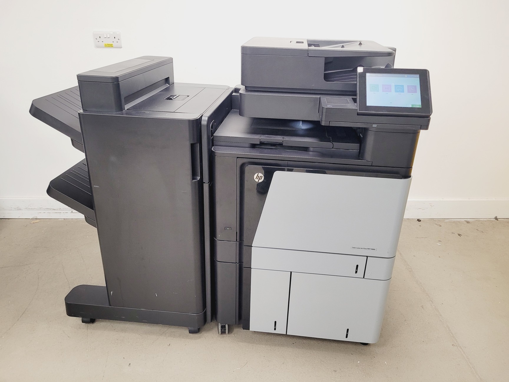Image of HP Colour Laser Jet Flow MFP M880 Series Printer with A2W80A Sorting Machine