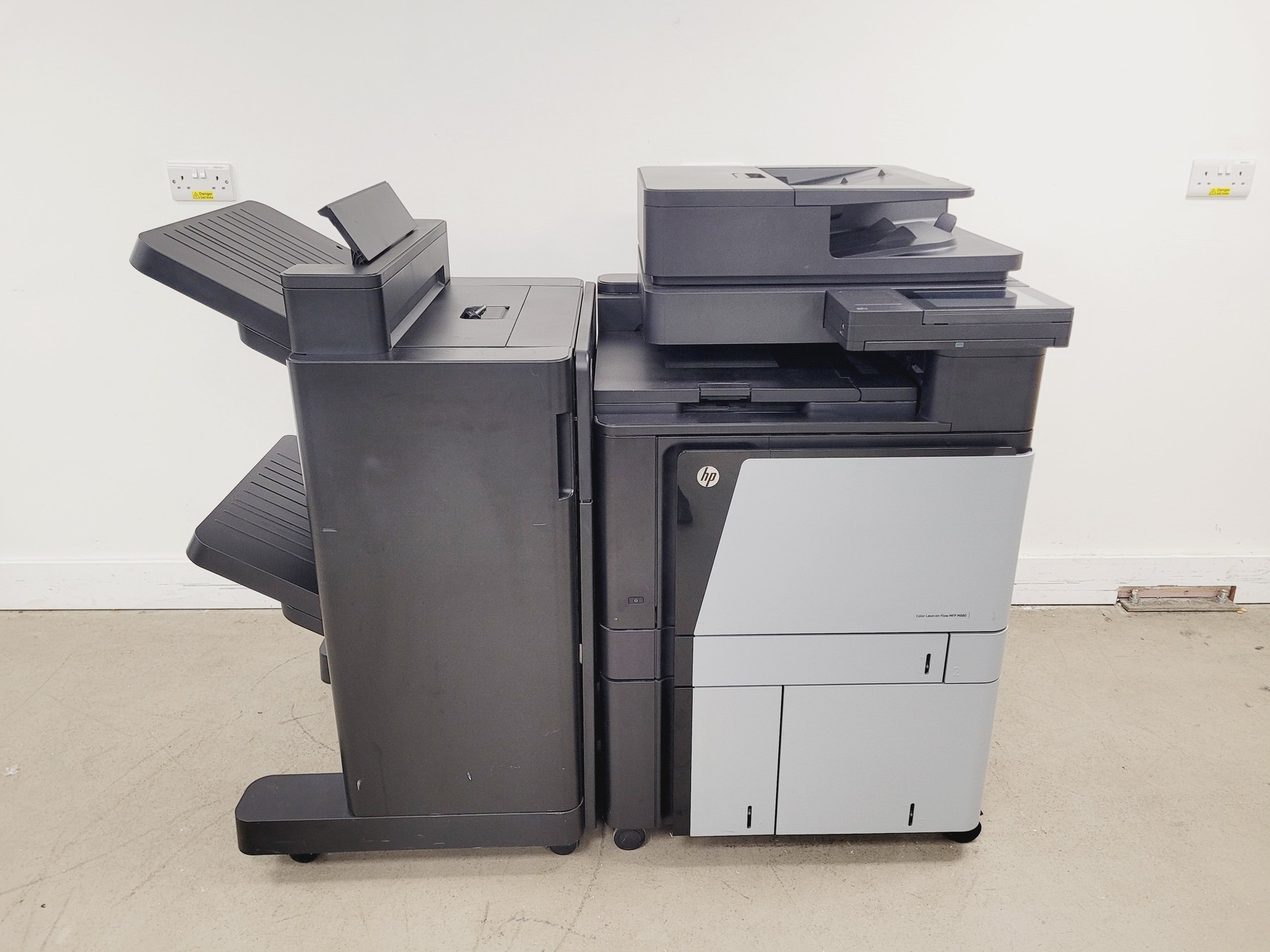 Image of HP Colour Laser Jet Flow MFP M880 Series Printer with A2W80A Sorting Machine
