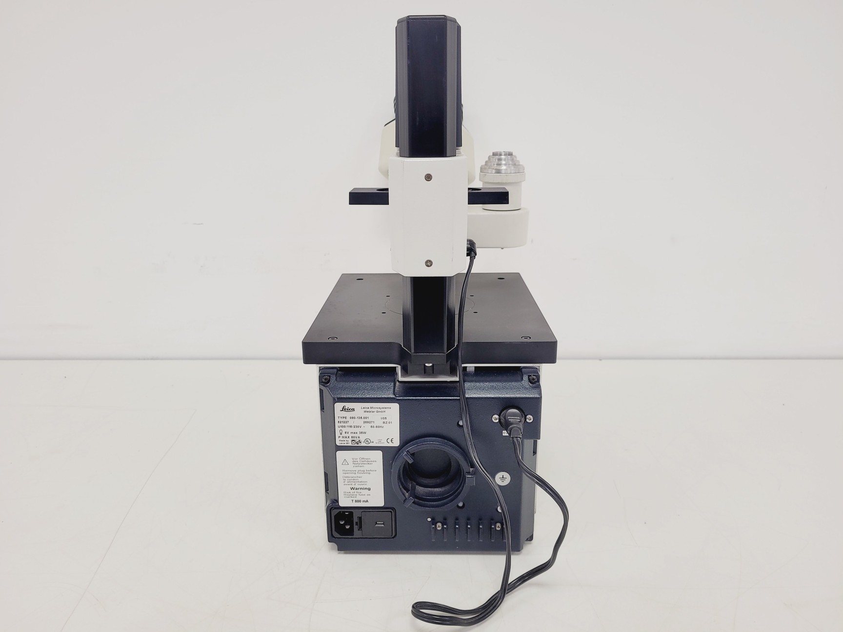 Image of Leica DMIL 090-131-00.1 Microscope w/ 3 Objectives