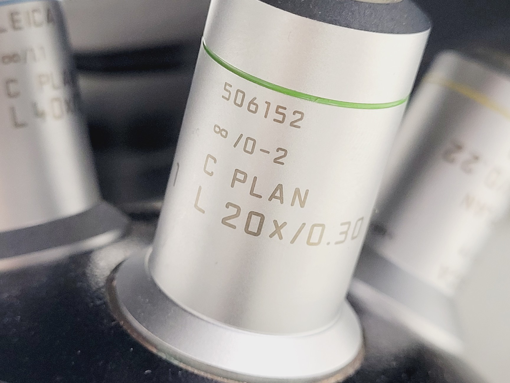 Image of Leica DMIL 090-131-00.1 Microscope w/ 3 Objectives