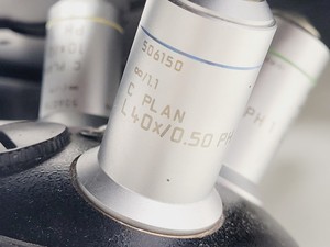 Thumbnail image of Leica DMIL 090-131-00.1 Microscope w/ 3 Objectives
