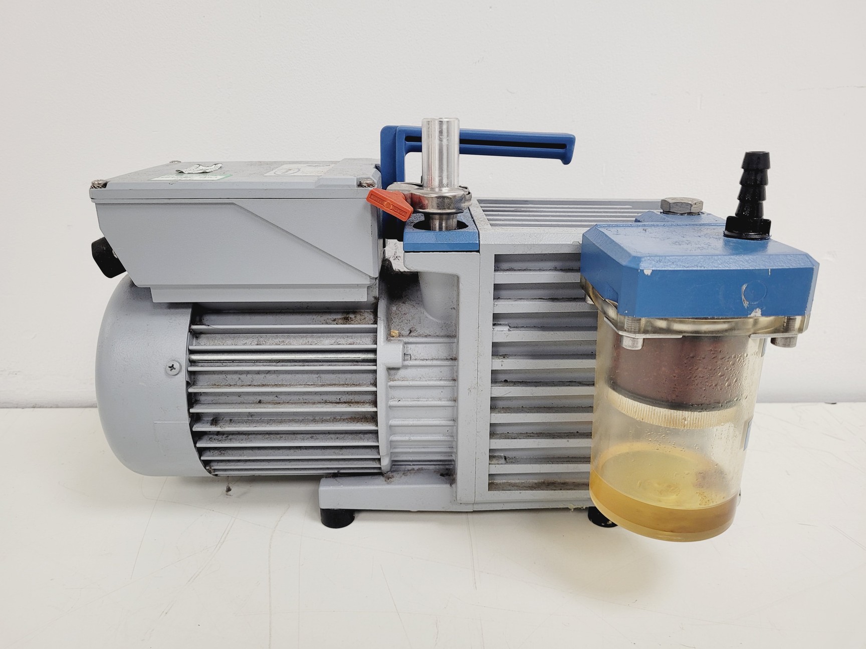 Image of Vacuubrand RE 6W Rotary Vane Vacuum Pump Lab