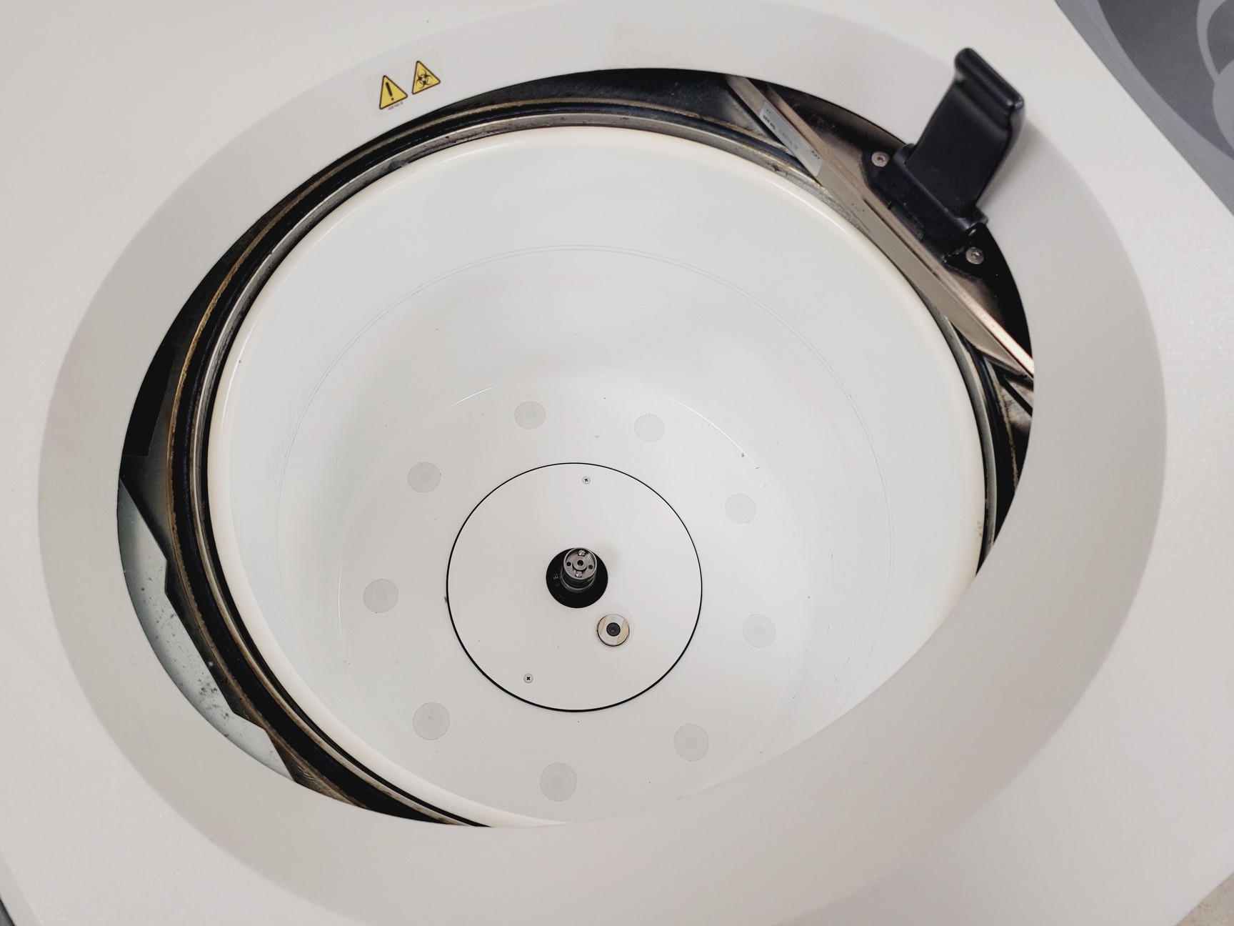 Image of Beckman Coulter Optima XE-90 Ultracentrifuge 