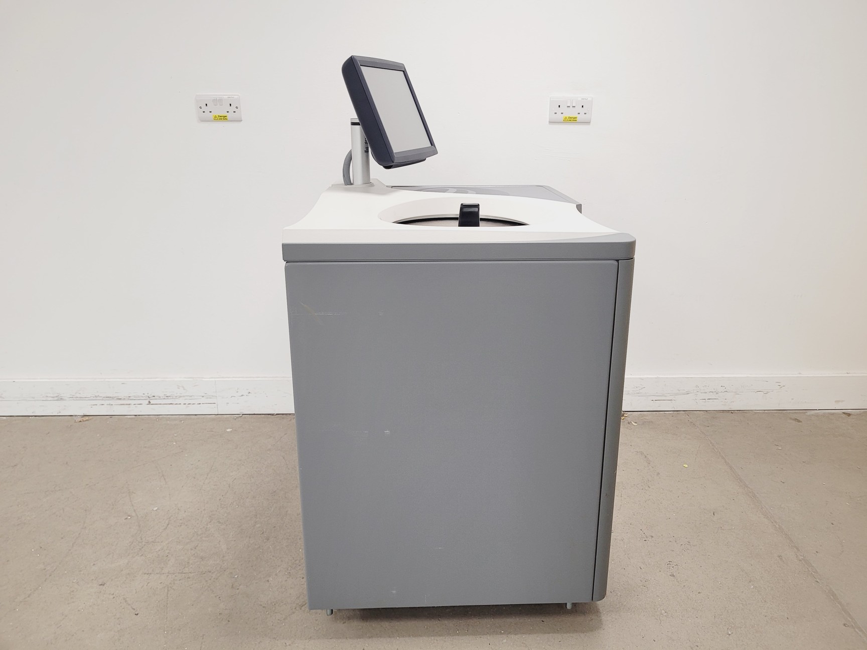 Image of Beckman Coulter Optima XE-90 Ultracentrifuge 