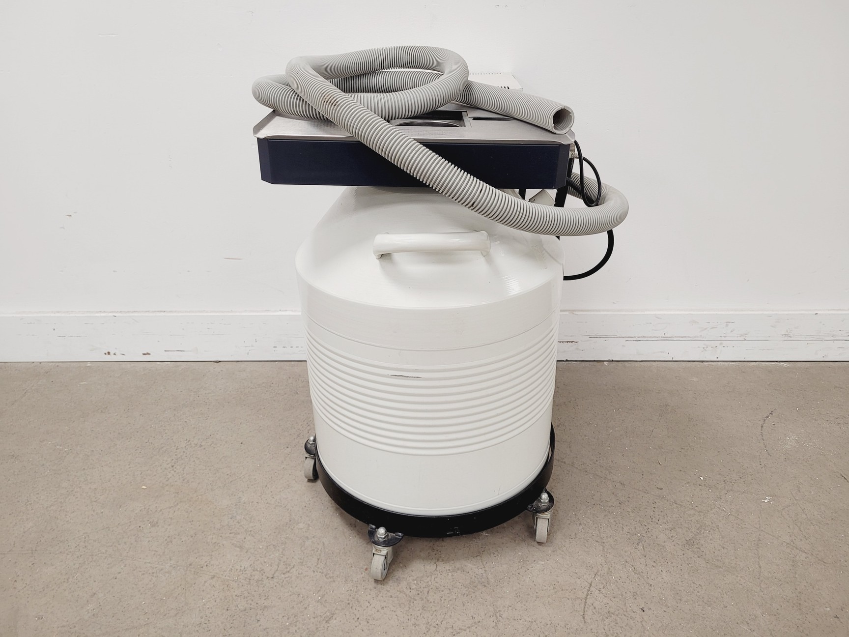 Image of Leica EM AFS Freezer with 35HC-SP Liquid Nitrogen Tank