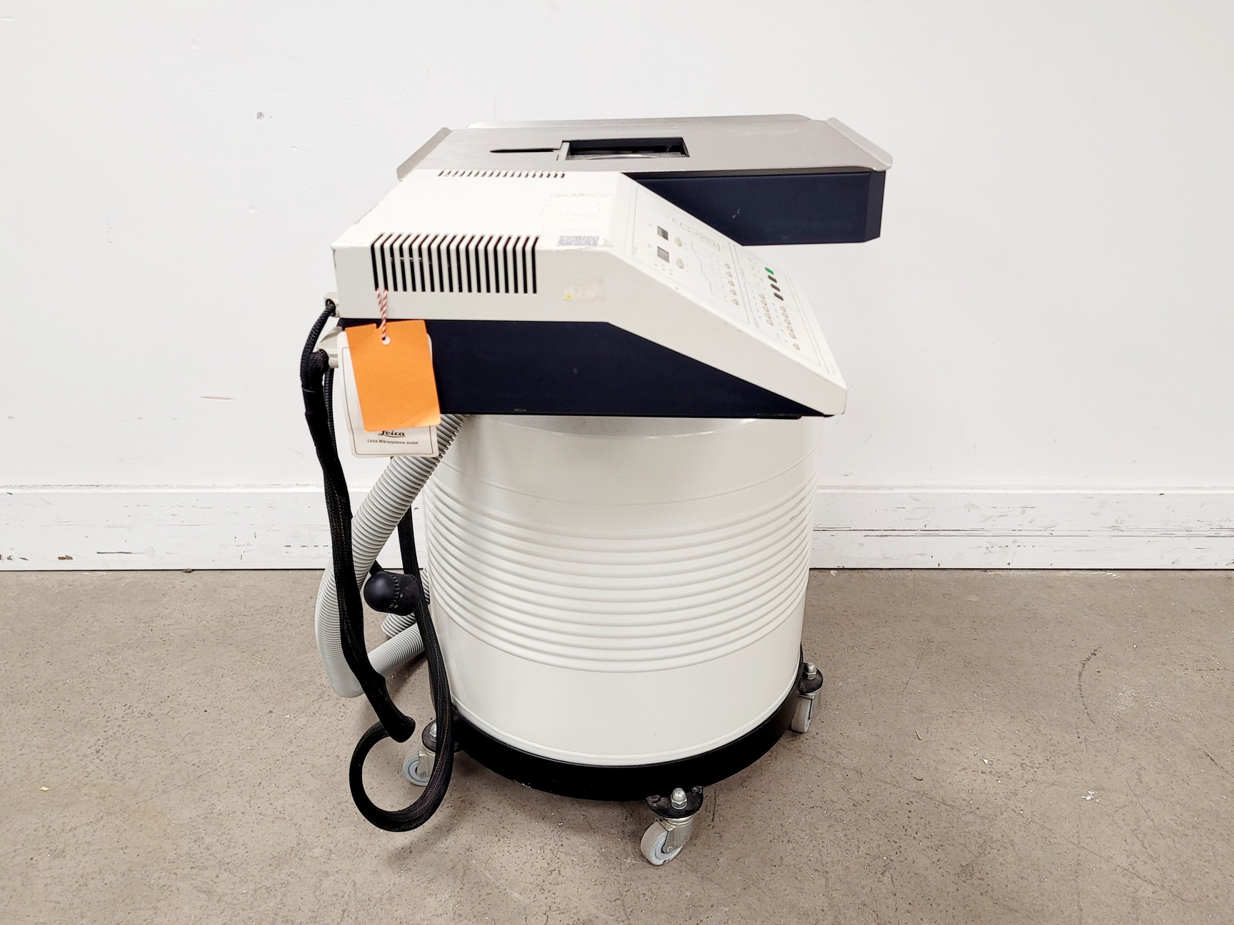 Image of Leica EM AFS Freezer with 35HC-SP Liquid Nitrogen Tank