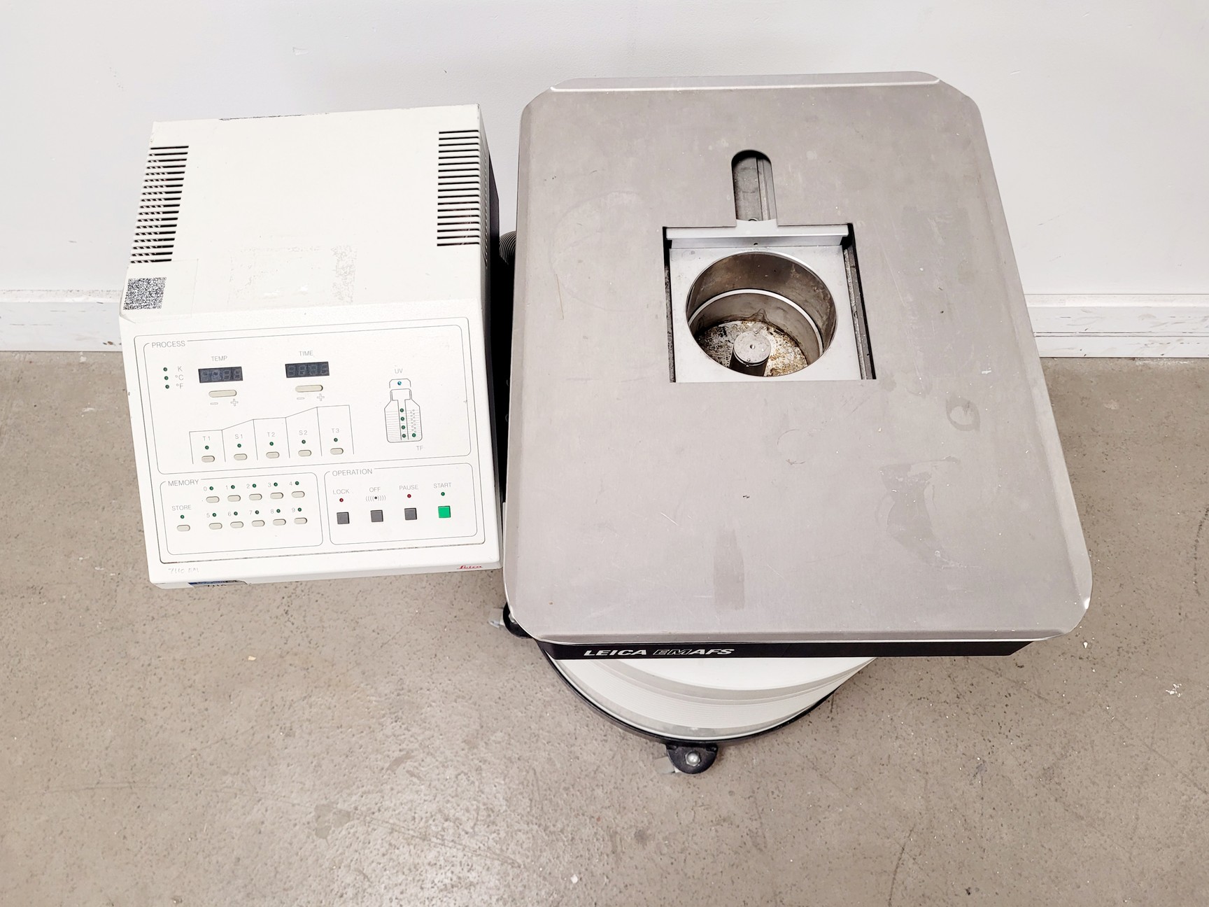 Image of Leica EM AFS Freezer with 35HC-SP Liquid Nitrogen Tank