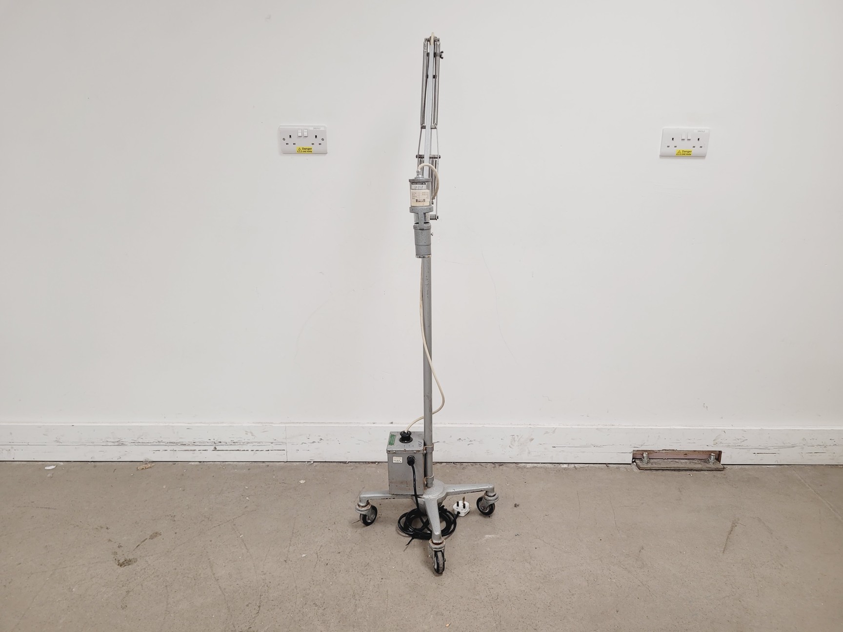 Image of John Weiss & Sons Trolley Surgical Lamp