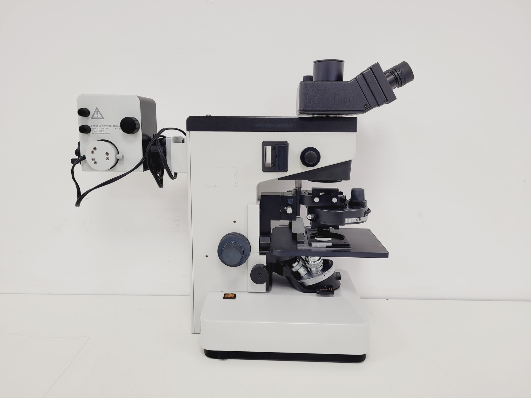 Image of Leitz 090-127.017 Labovert FS Microscope