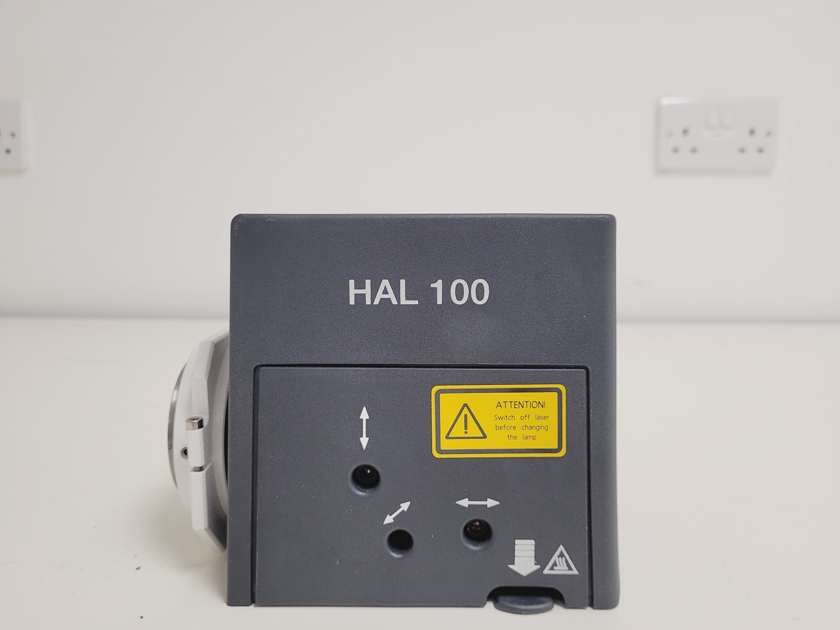 Image of Zeiss HAL 100 Halogen Lamp 423000-9901