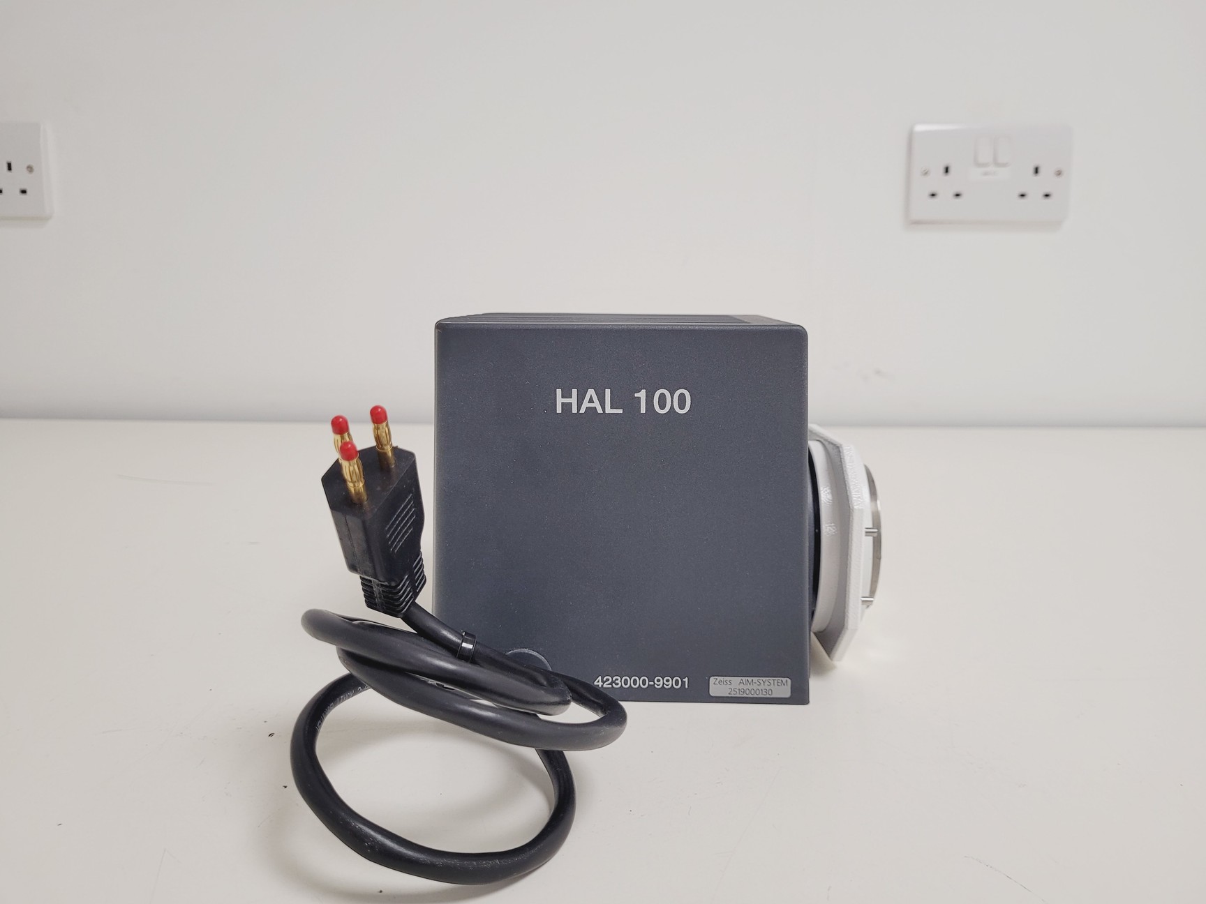 Image of Zeiss HAL 100 Halogen Lamp 423000-9901