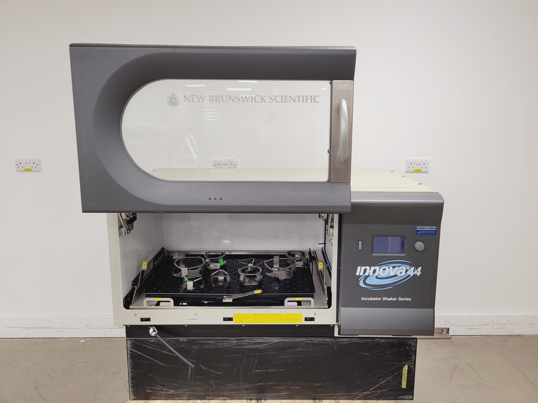 Image of New Brunswick Innova 44 Shaking Incubator