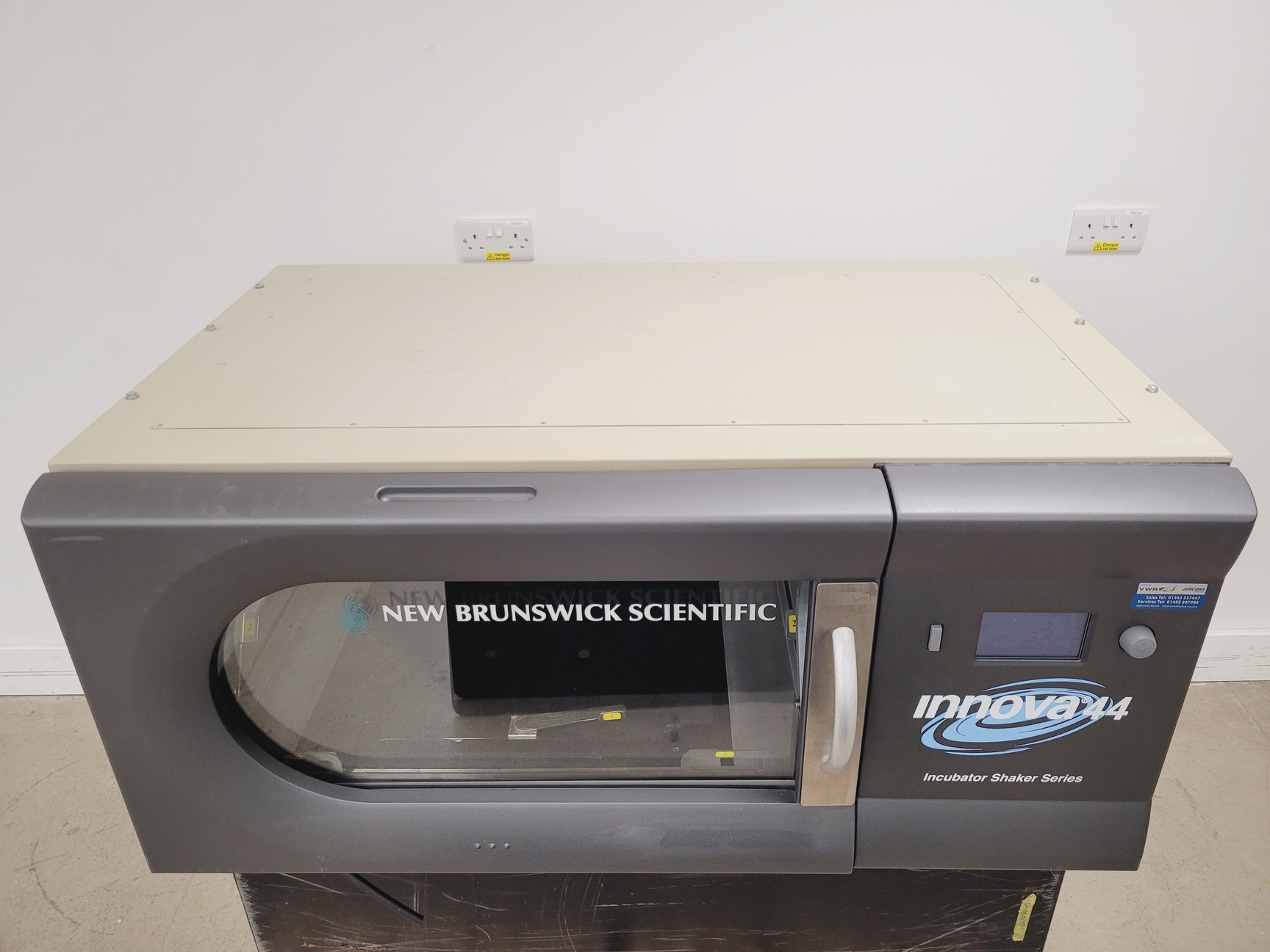 Image of New Brunswick Innova 44 Shaking Incubator