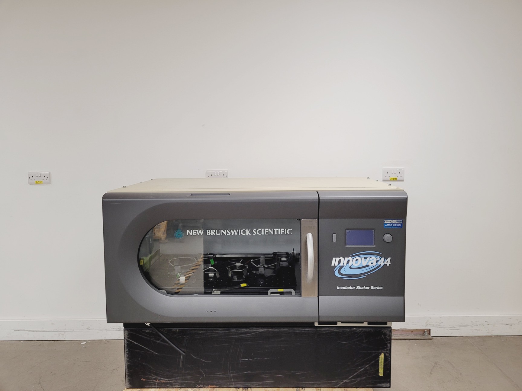 Image of New Brunswick Innova 44 Shaking Incubator