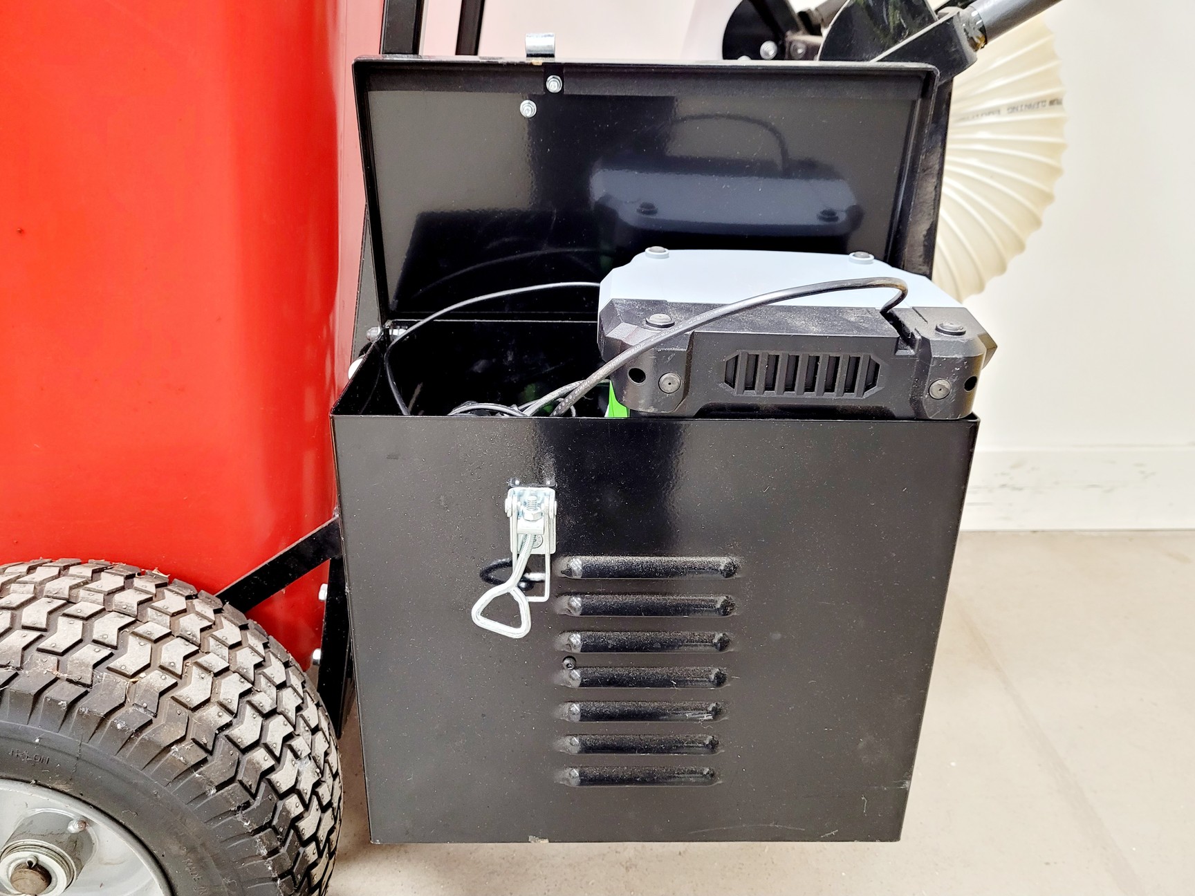 Image of Trafalgar Cleaning Equipment Wolf3 Leaf & Litter Vacuum with Trolley
