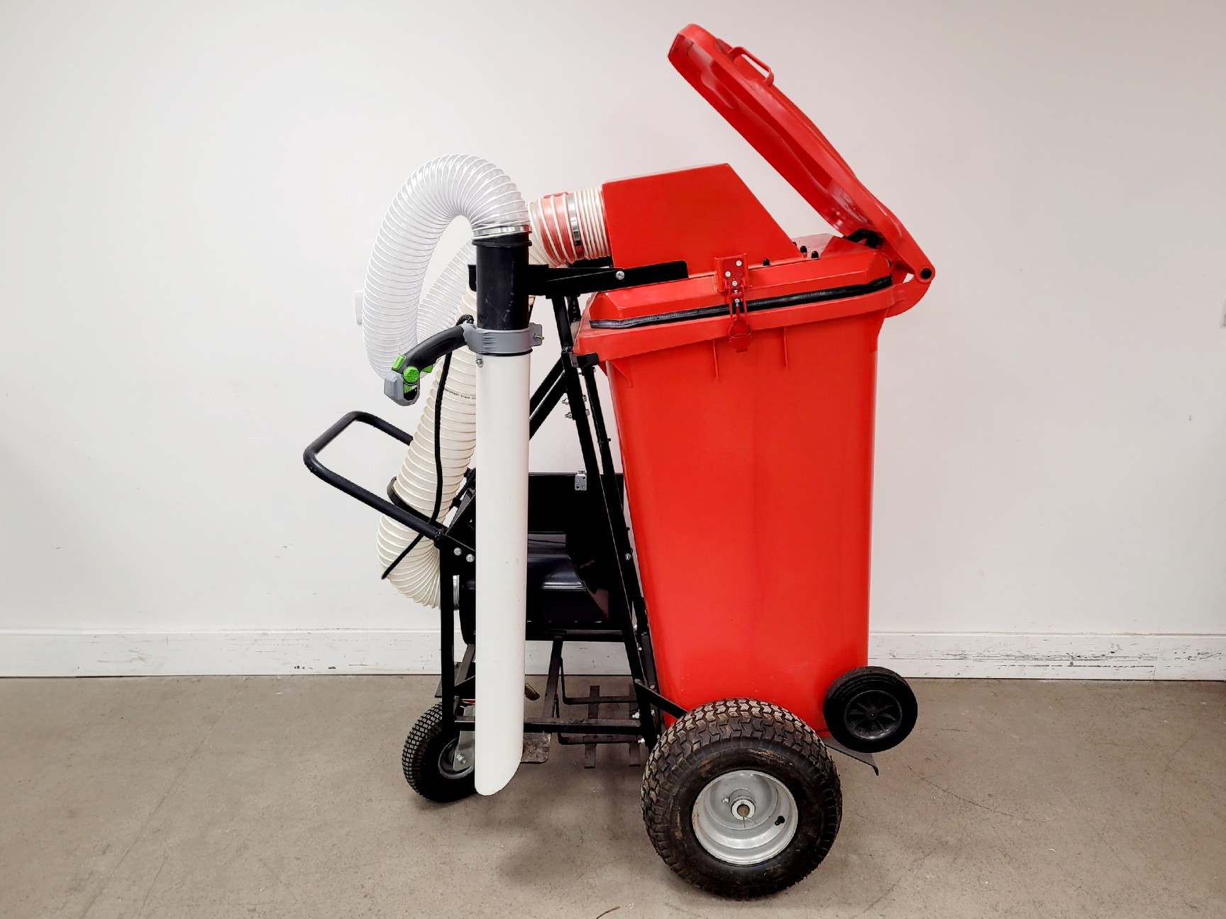 Image of Trafalgar Cleaning Equipment Wolf3 Leaf & Litter Vacuum with Trolley