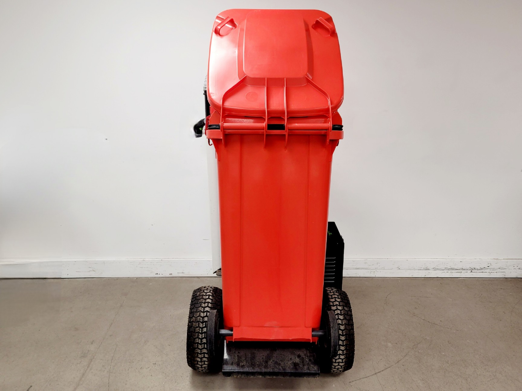 Image of Trafalgar Cleaning Equipment Wolf3 Leaf & Litter Vacuum with Trolley
