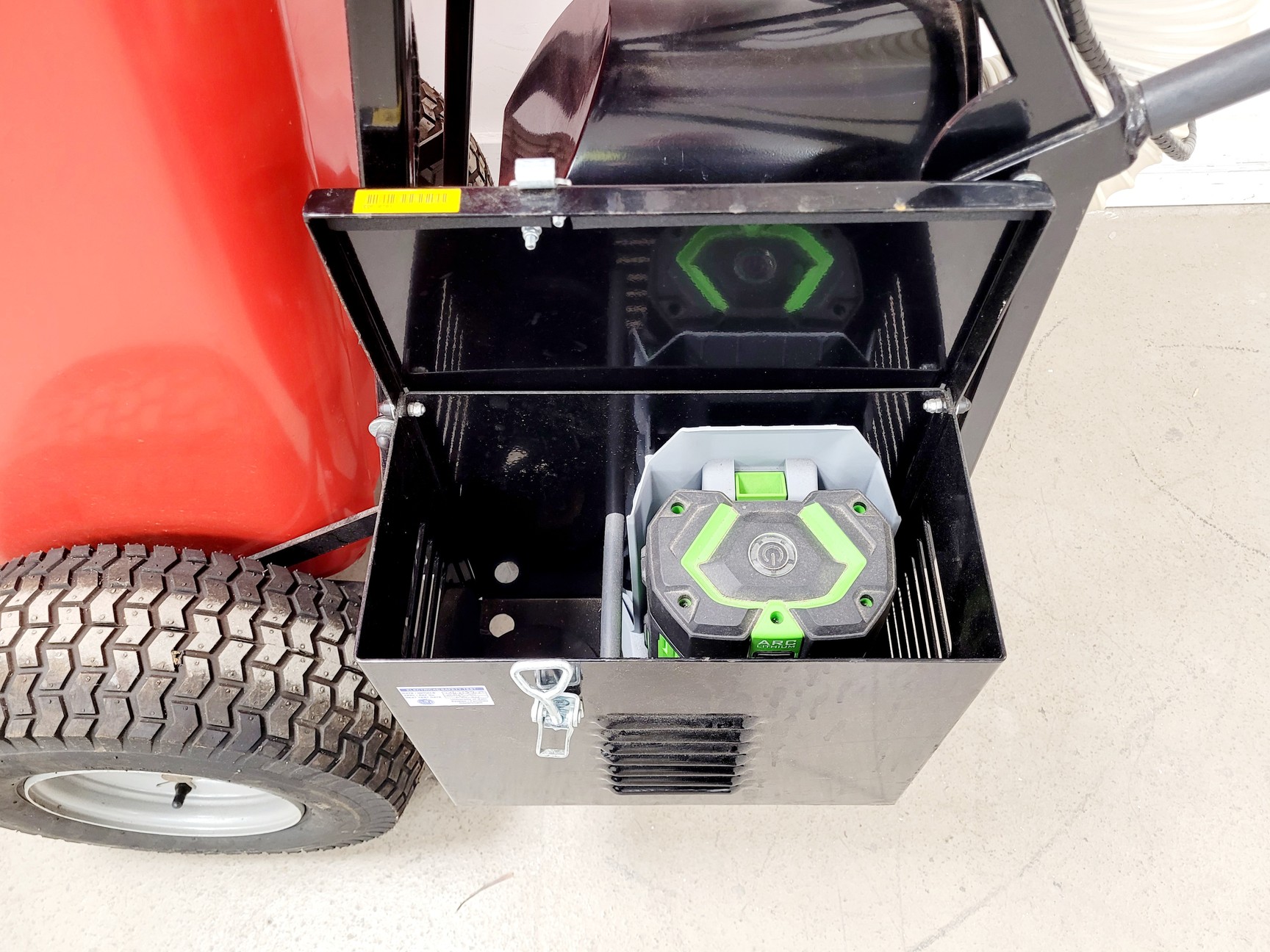 Image of Trafalgar Cleaning Equipment Wolf3 Leaf & Litter Vacuum with Trolley