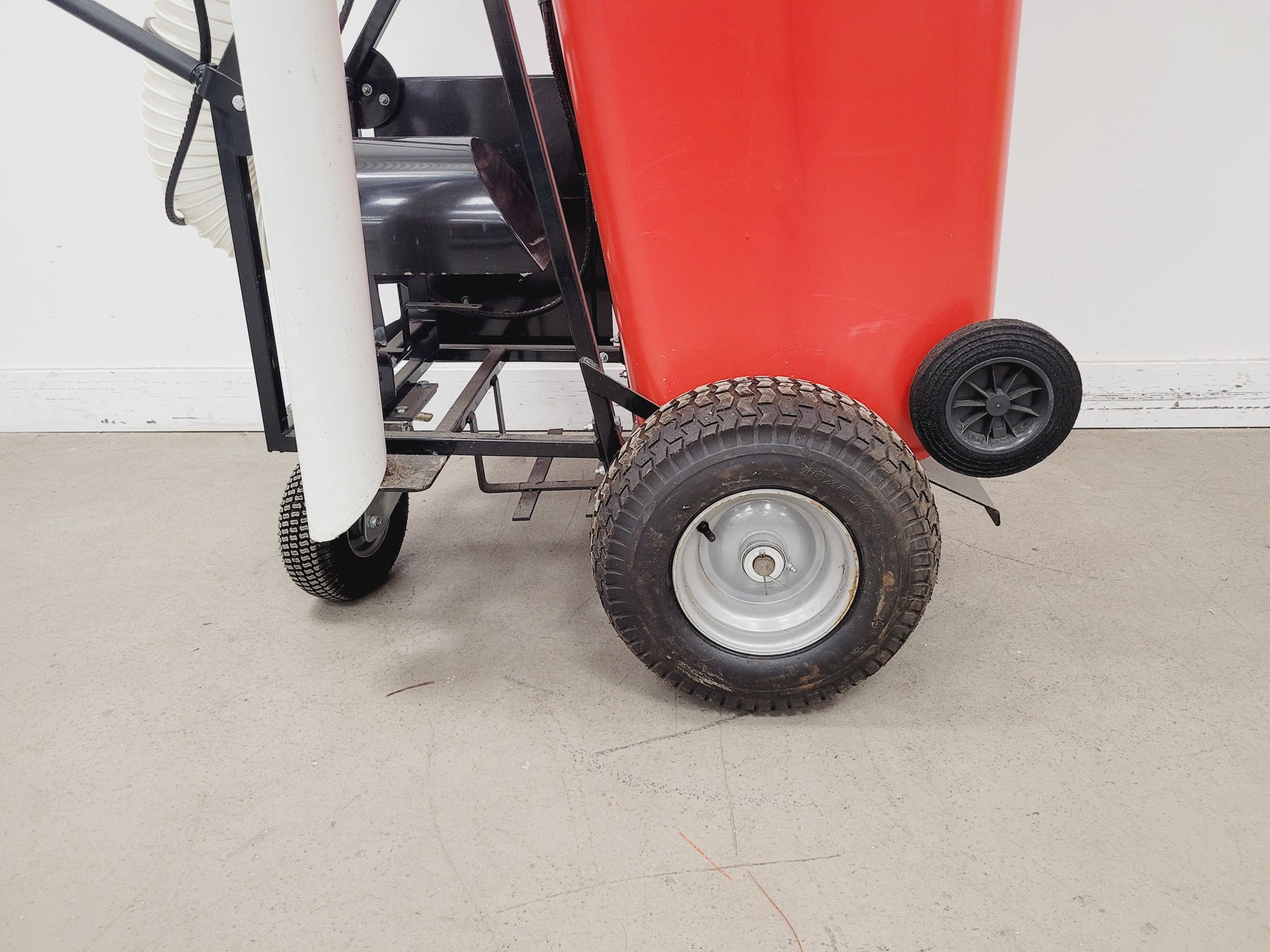 Image of Trafalgar Cleaning Equipment Wolf3 Leaf & Litter Vacuum with Trolley