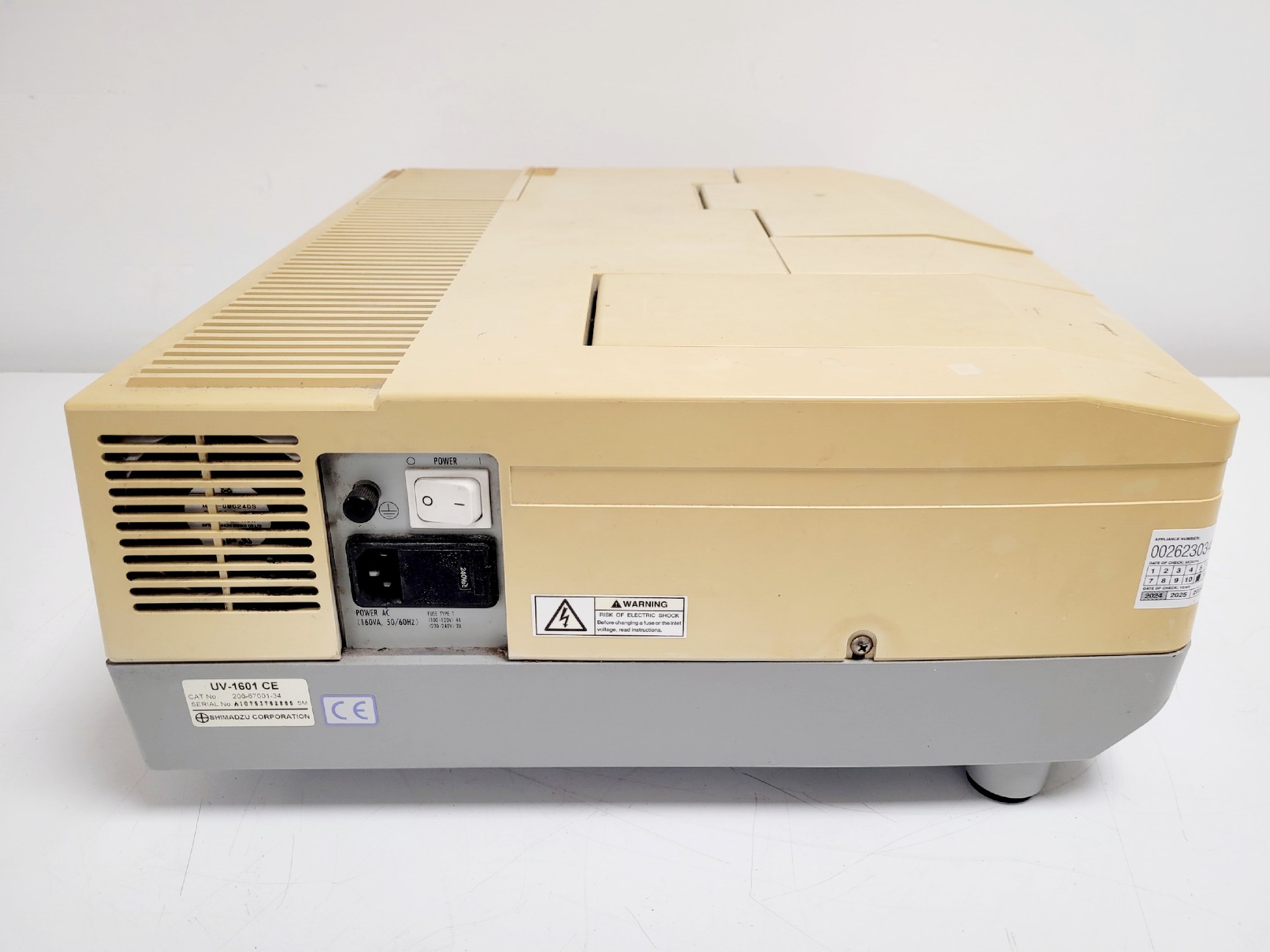 Image of Shimadzu UV-1601 UV-VIS Spectrophotometer
