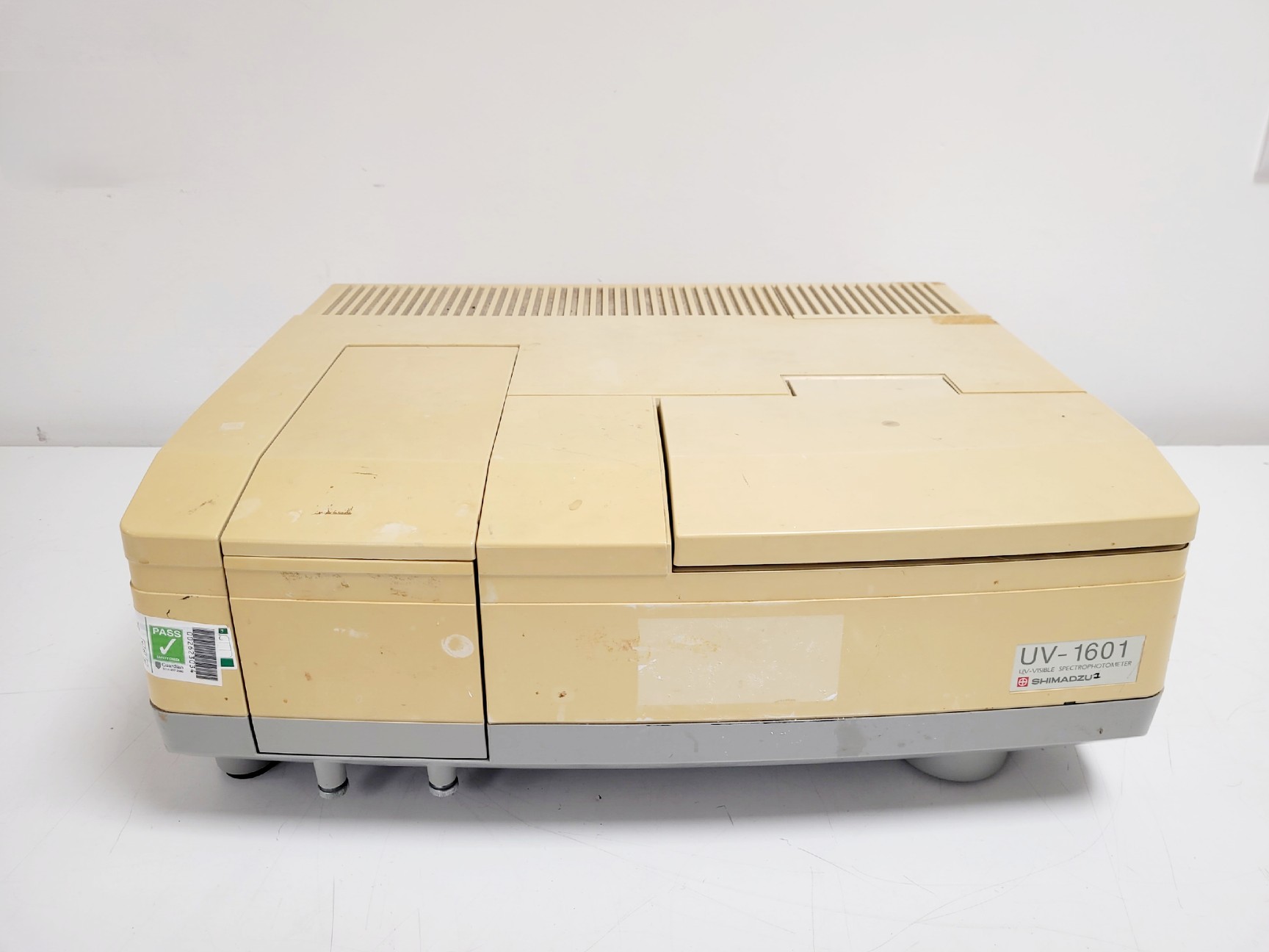 Image of Shimadzu UV-1601 UV-VIS Spectrophotometer