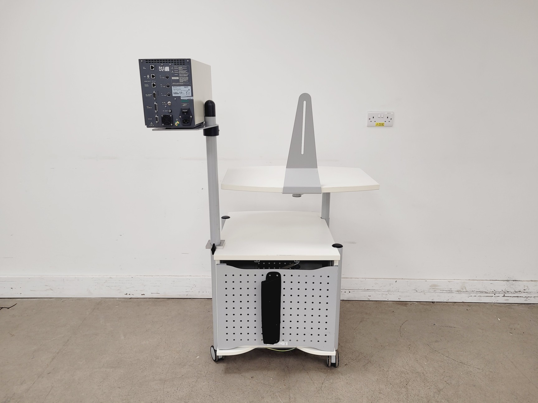 Image of Viasys Healthcare Jaeger Oxycon Pro with Monitor, Trolley & Accessories