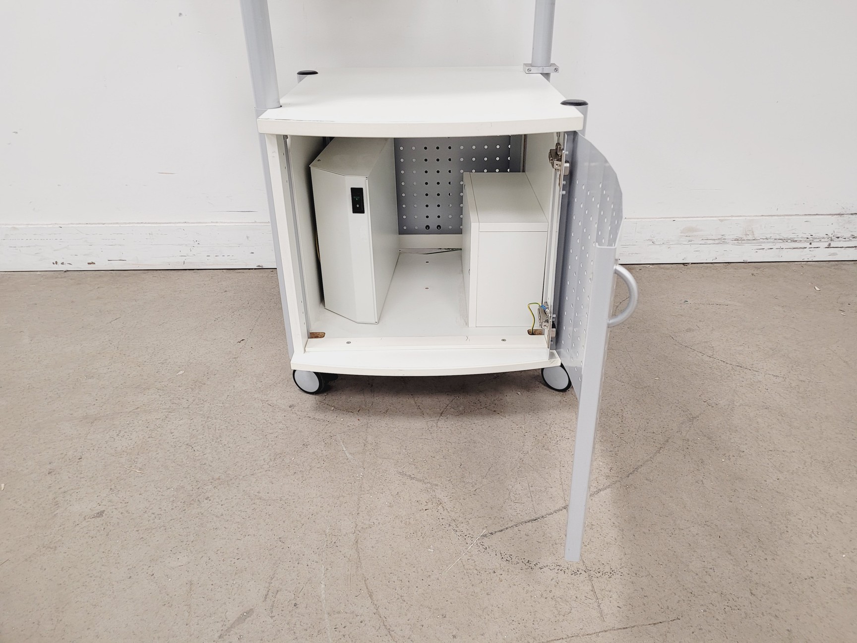 Image of Viasys Healthcare Jaeger Oxycon Pro with Monitor, Trolley & Accessories