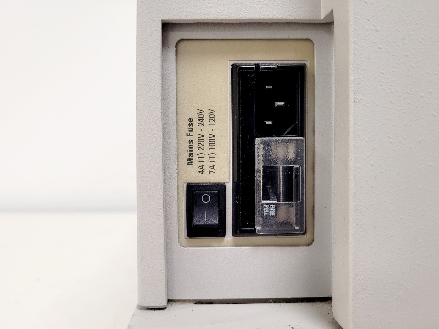 Image of Thermo Electron Corporation UNICAM UV4 UV/Vis Spectrometer 