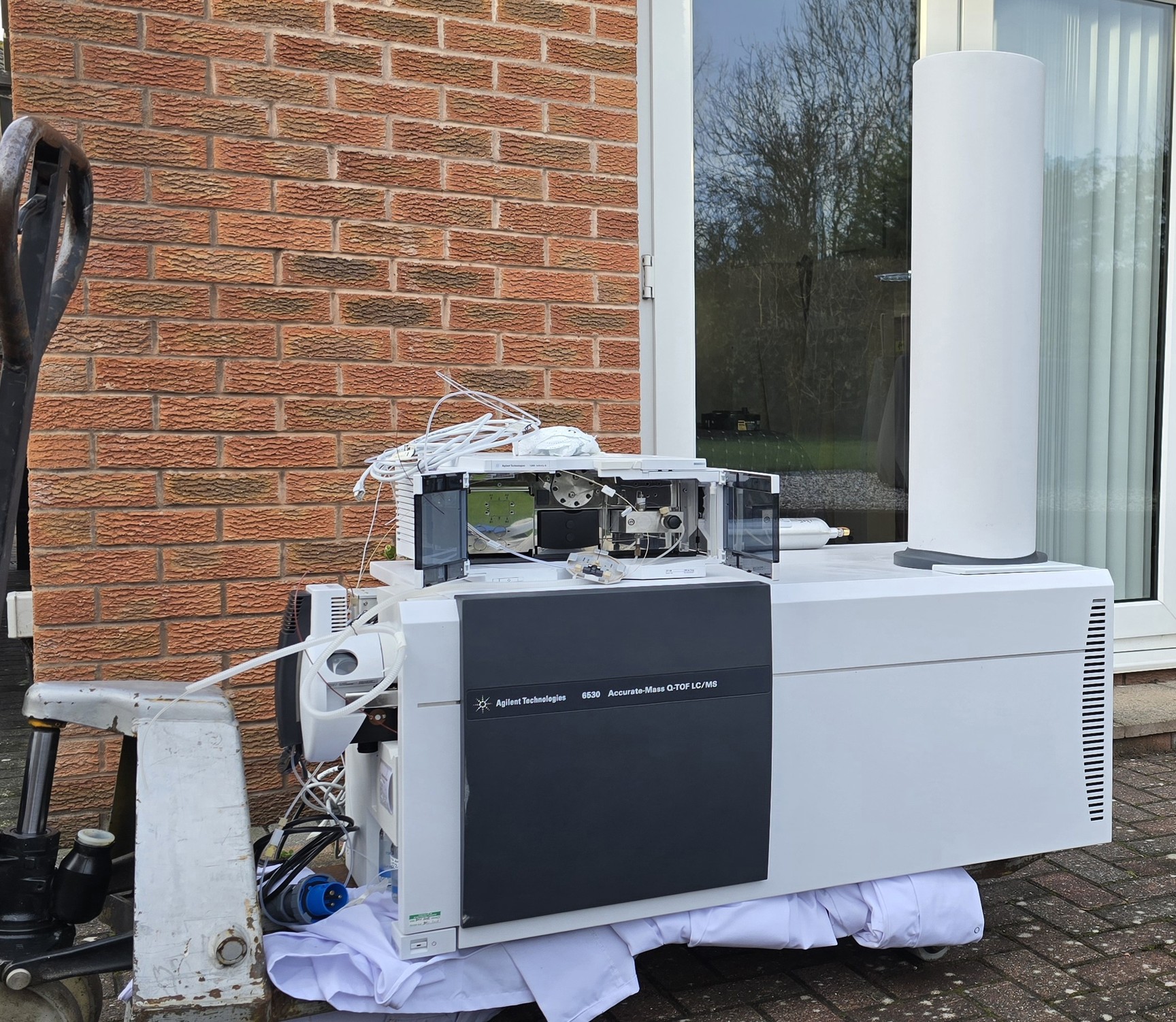 Image of Agilent 6530 Accurate-Mass Q-TOF LC/MS System w/ Agilent 1290 Infinity LC Stack 