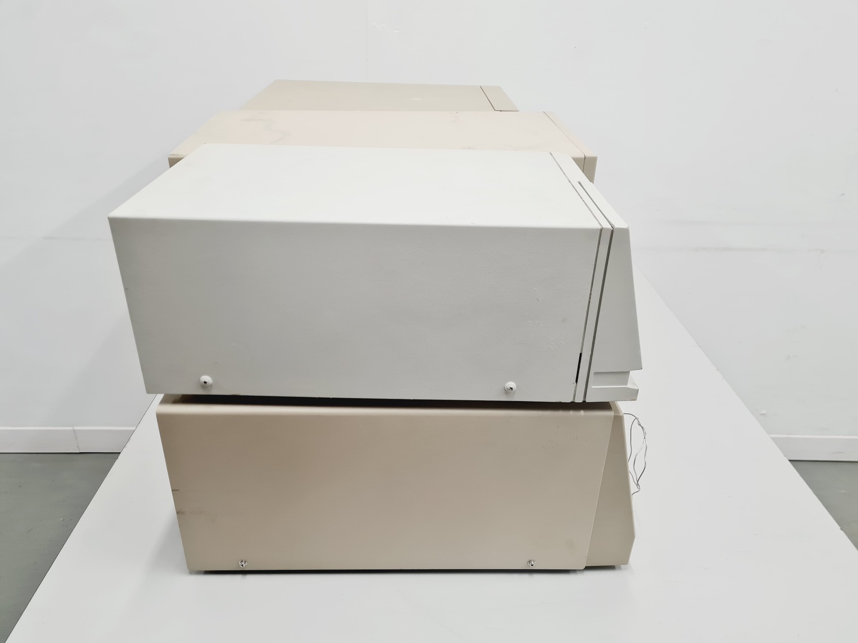 Image of Waters HPLC 600E System with 717 Autosampler, 996 PAD, 2487 DʎAD, M-470