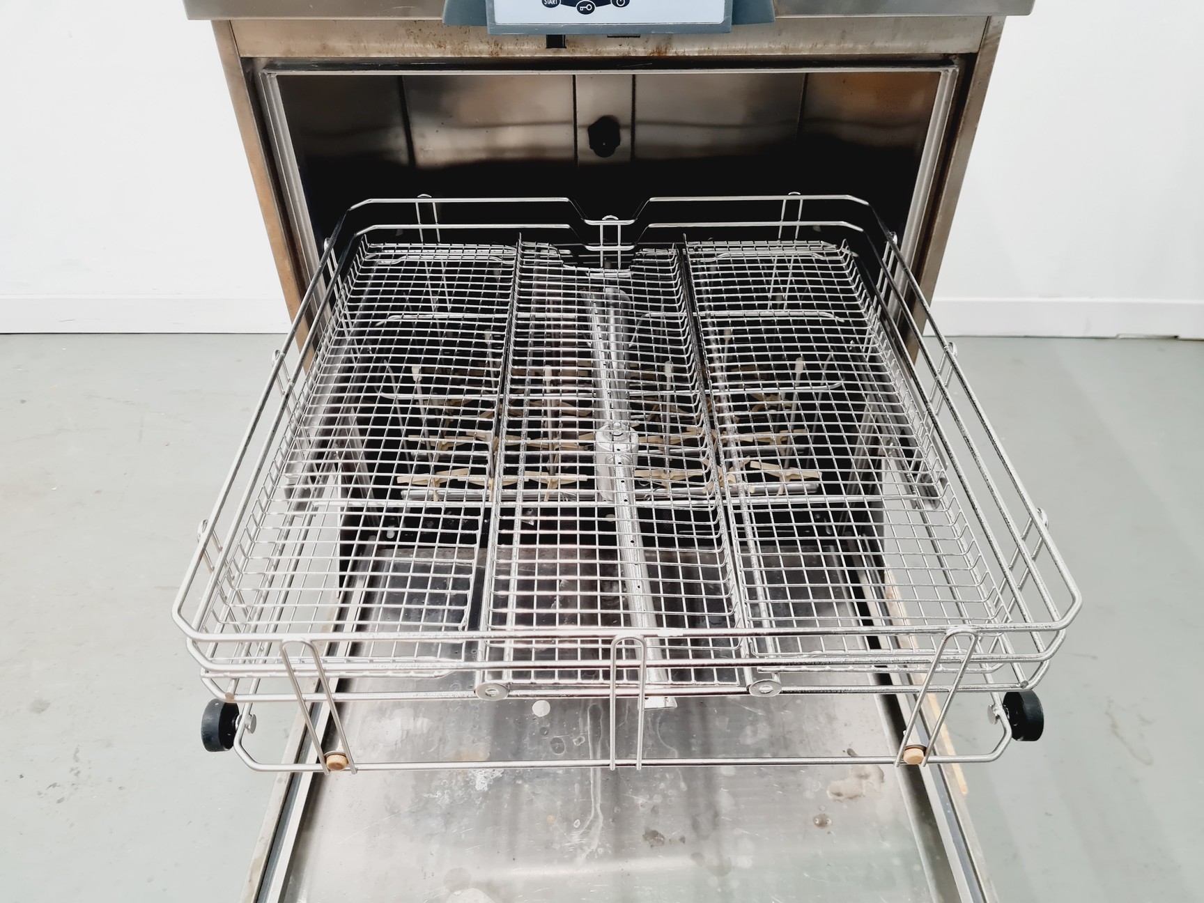 Image of Lancer 810 LX  Undercounter Glassware Washer Lab