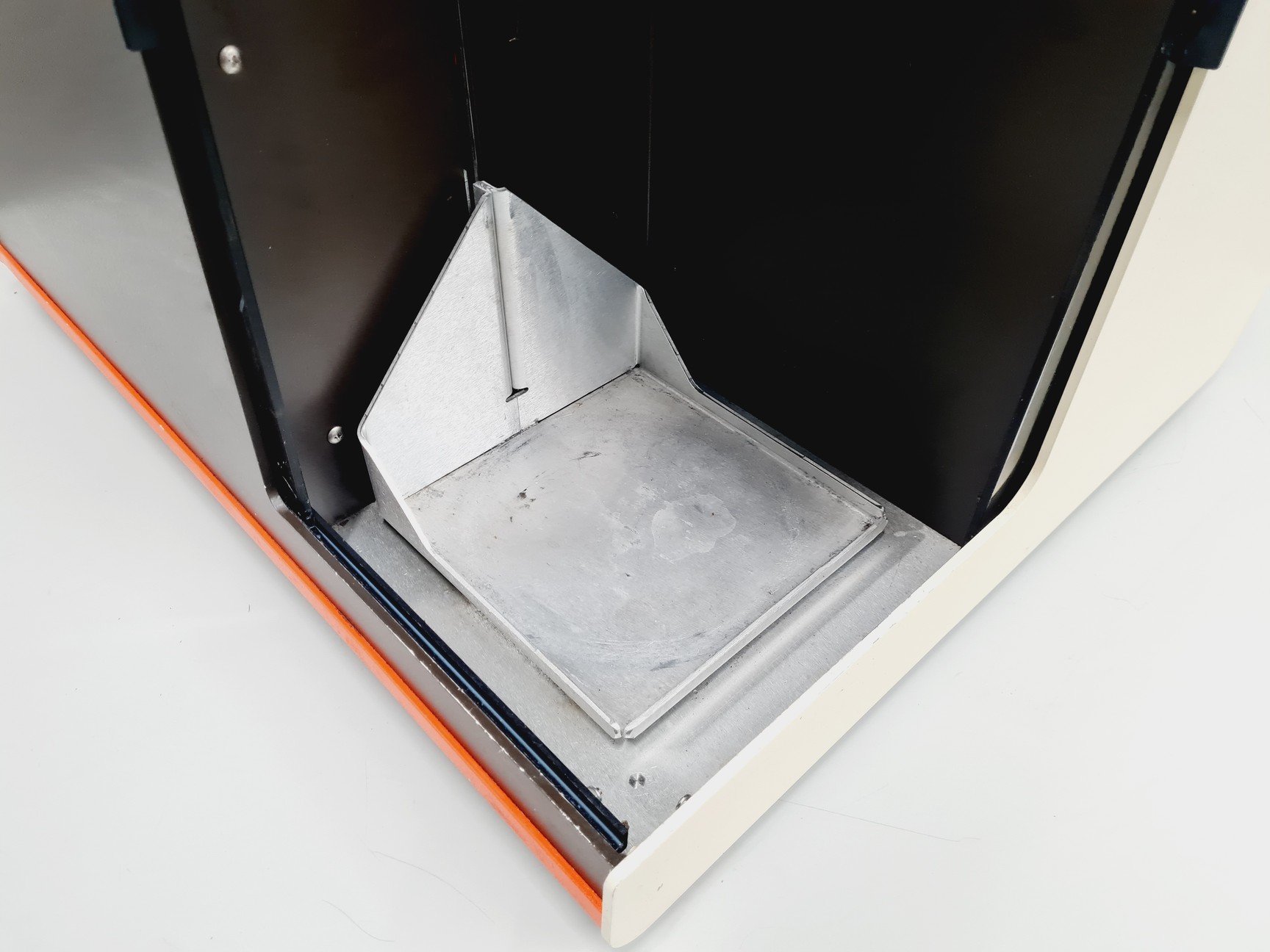 Image of Micromeritics Tristar Surface Area Pore Size Analyser Lab