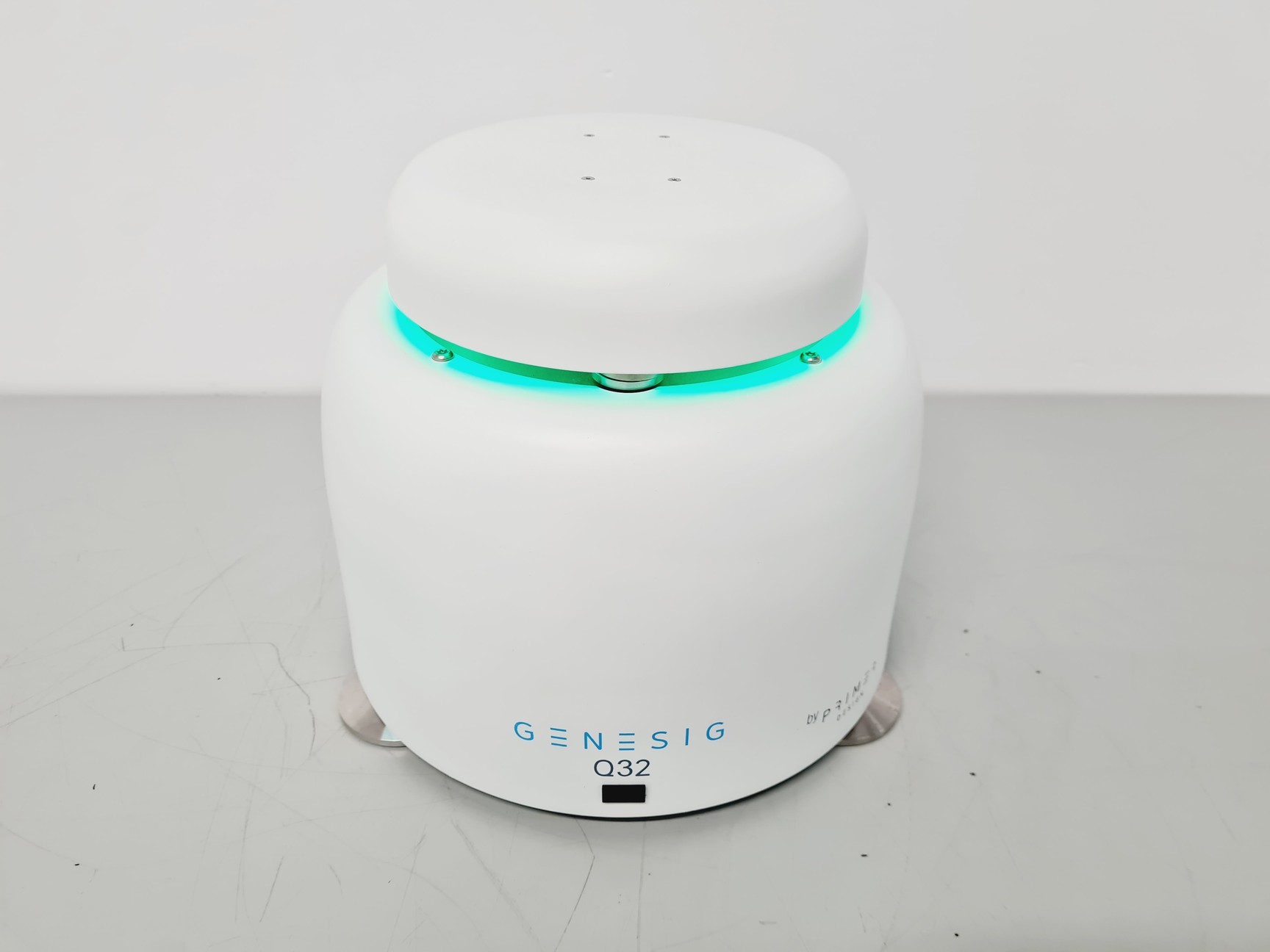 Image of Genesig Q32 gen2 Real-Time PCR Machine w/ Case Lab