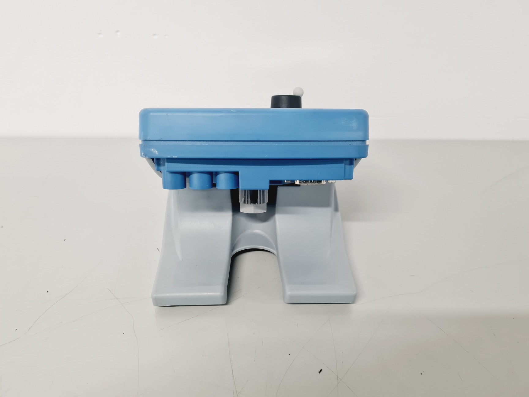 Image of Vacuubrand MZ 1C Vario Vacuum Pump with CVC 3000 Lab