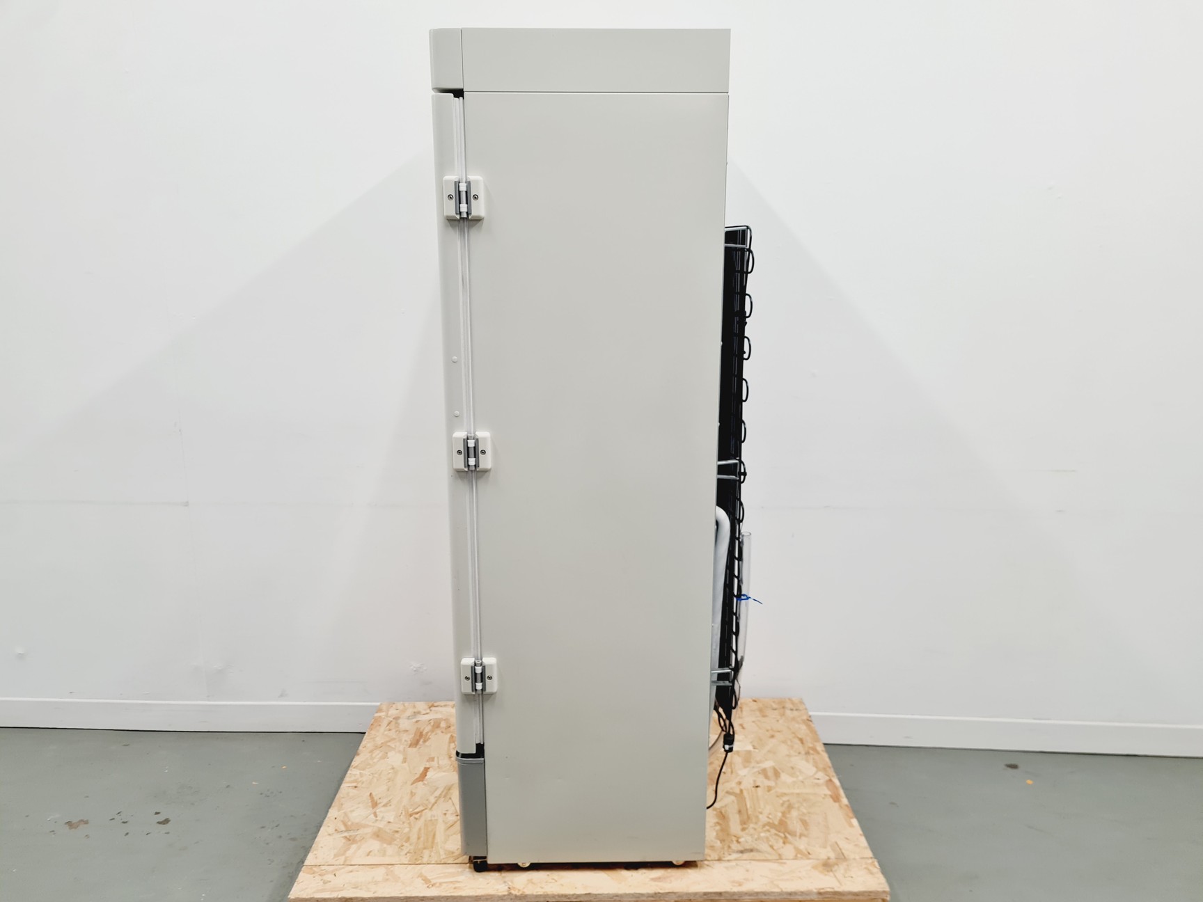 Image of Panasonic MIR-254-PE Refrigerated Incubator Lab