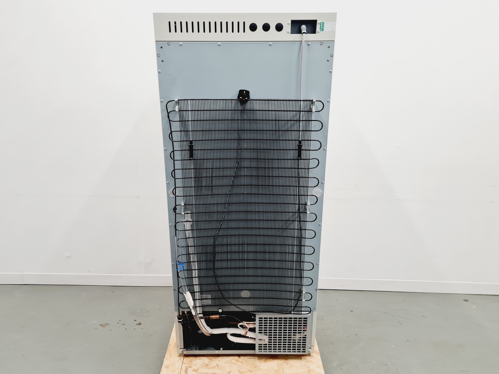 Image of Panasonic MIR-254-PE Refrigerated Incubator Lab