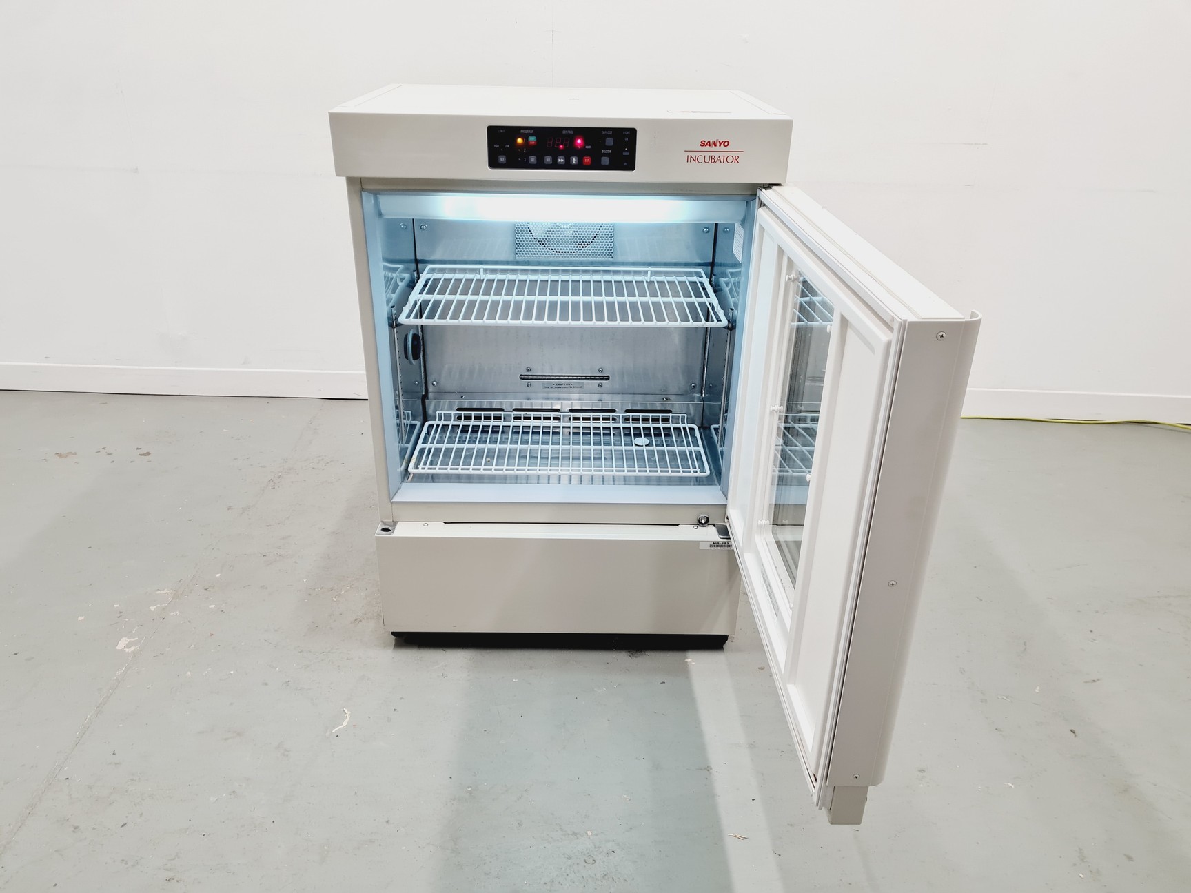 Image of Sanyo MIR-153 Refrigerated Laboratory Incubator Lab