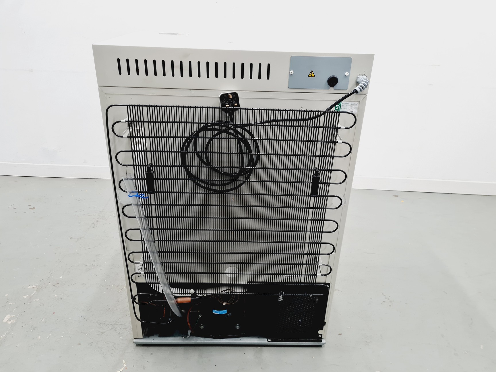 Image of Sanyo MIR-153 Refrigerated Laboratory Incubator Lab